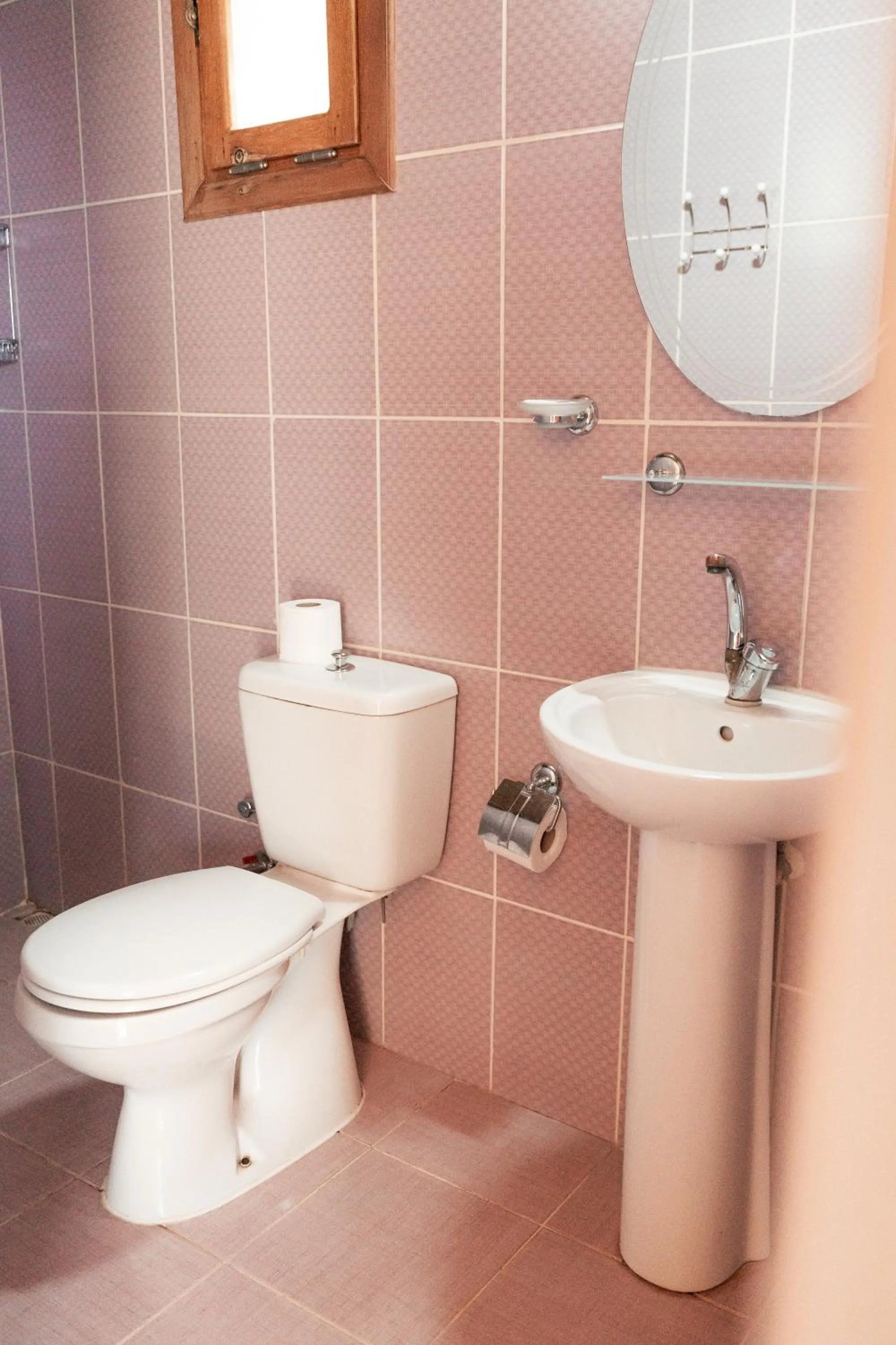 Bathroom in Olive Garden Kabak