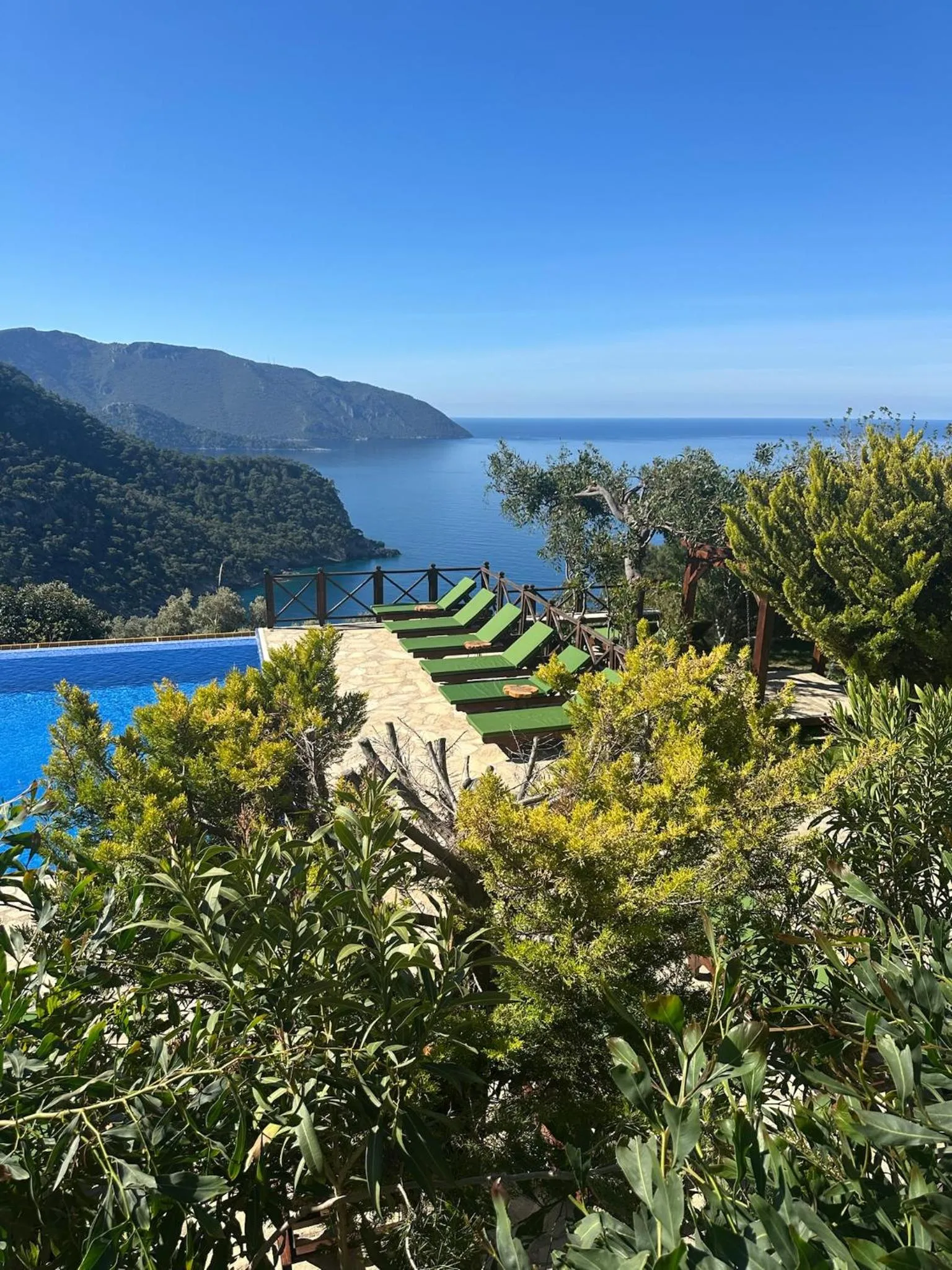 Mountain view in Olive Garden Kabak