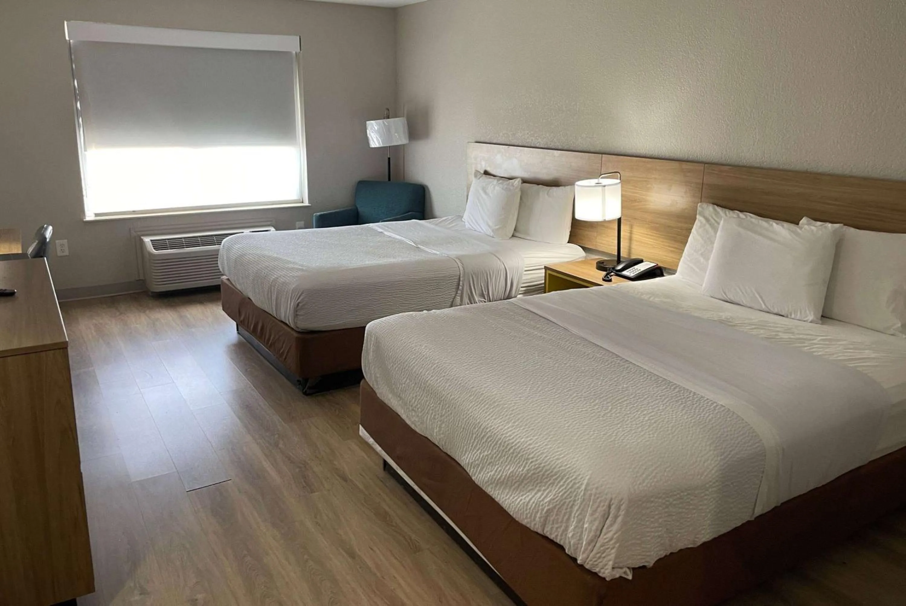 Photo of the whole room, Bed in Days Inn by Wyndham Dallas Garland West