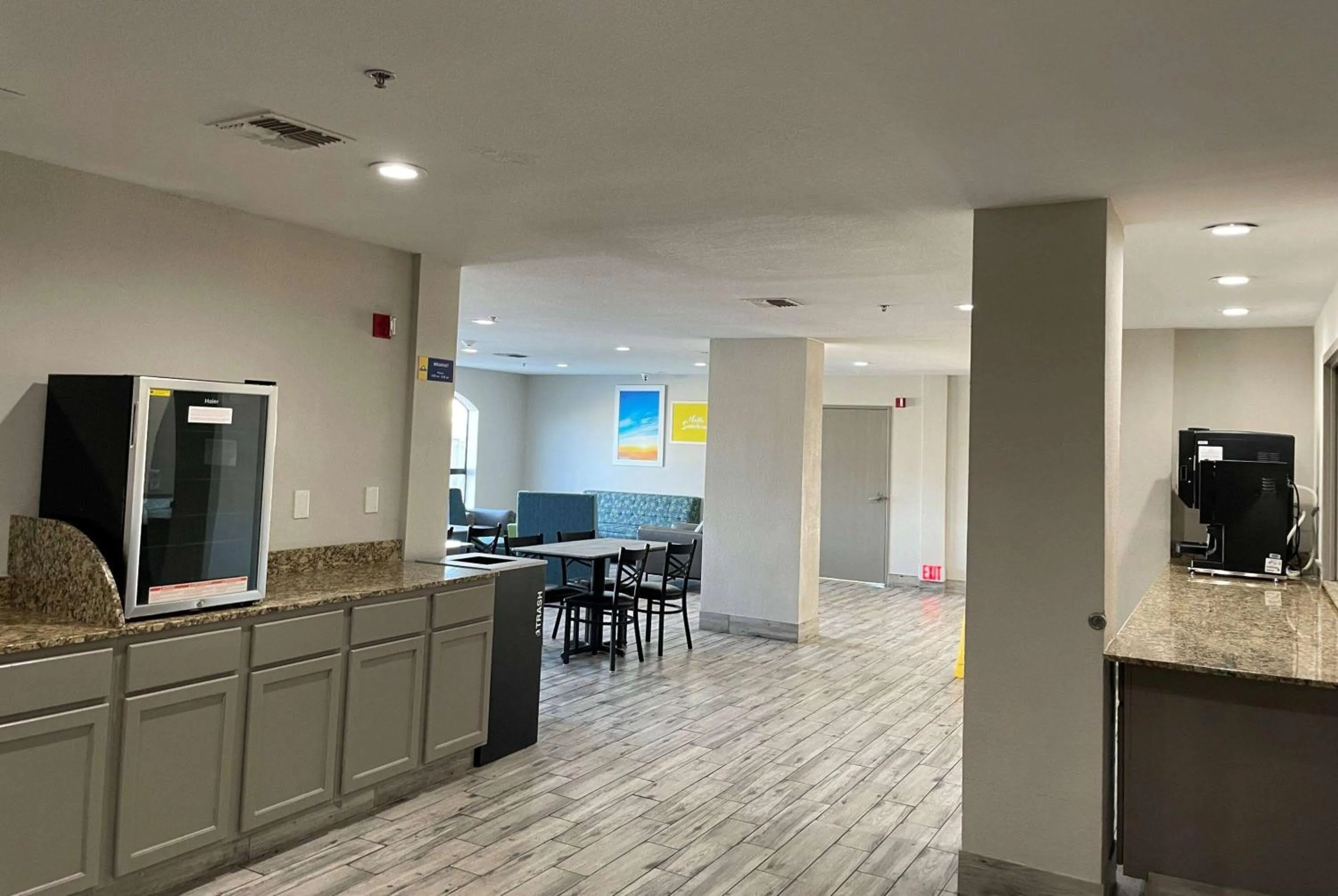 Lobby or reception in Days Inn by Wyndham Dallas Garland West