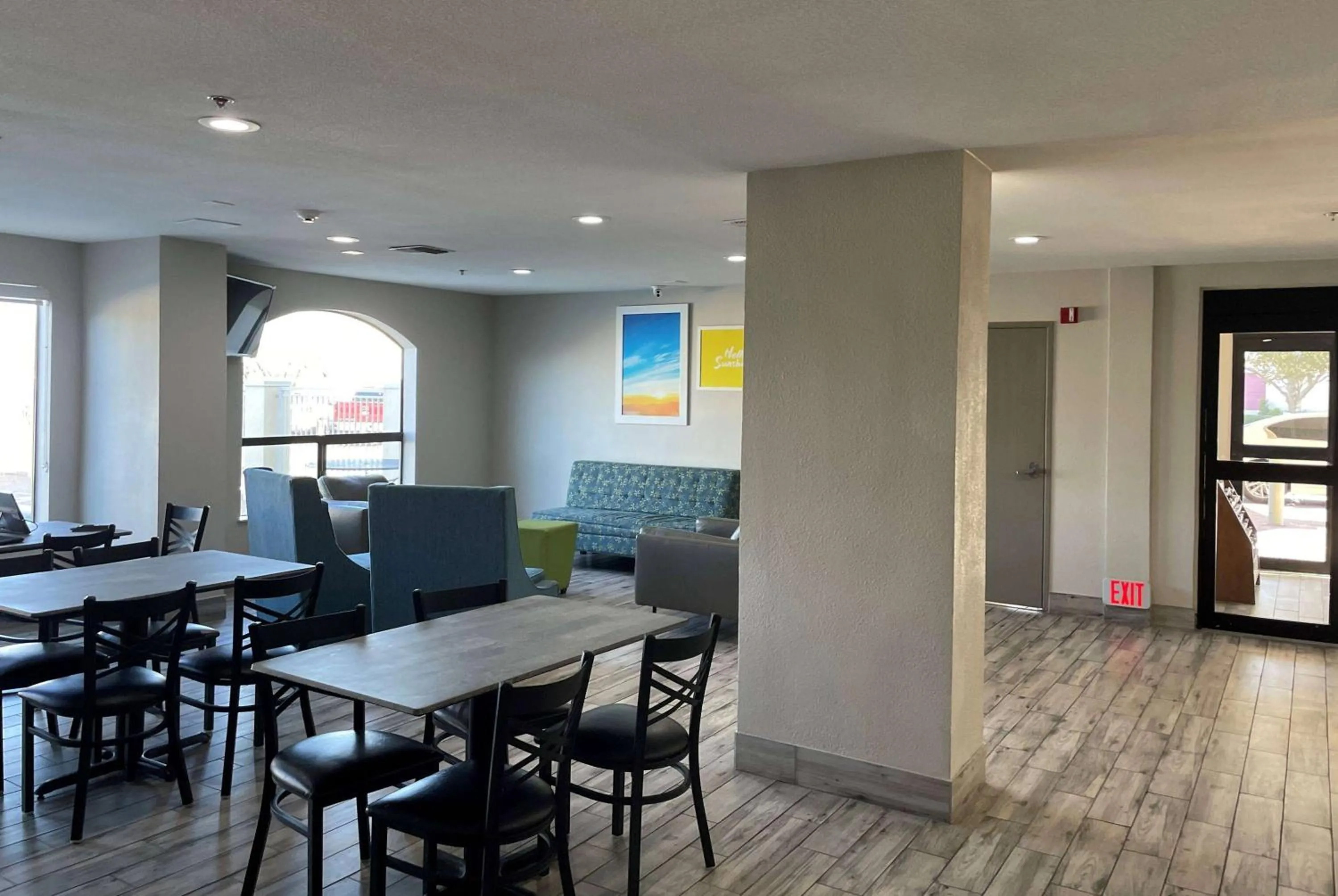 Lobby or reception in Days Inn by Wyndham Dallas Garland West