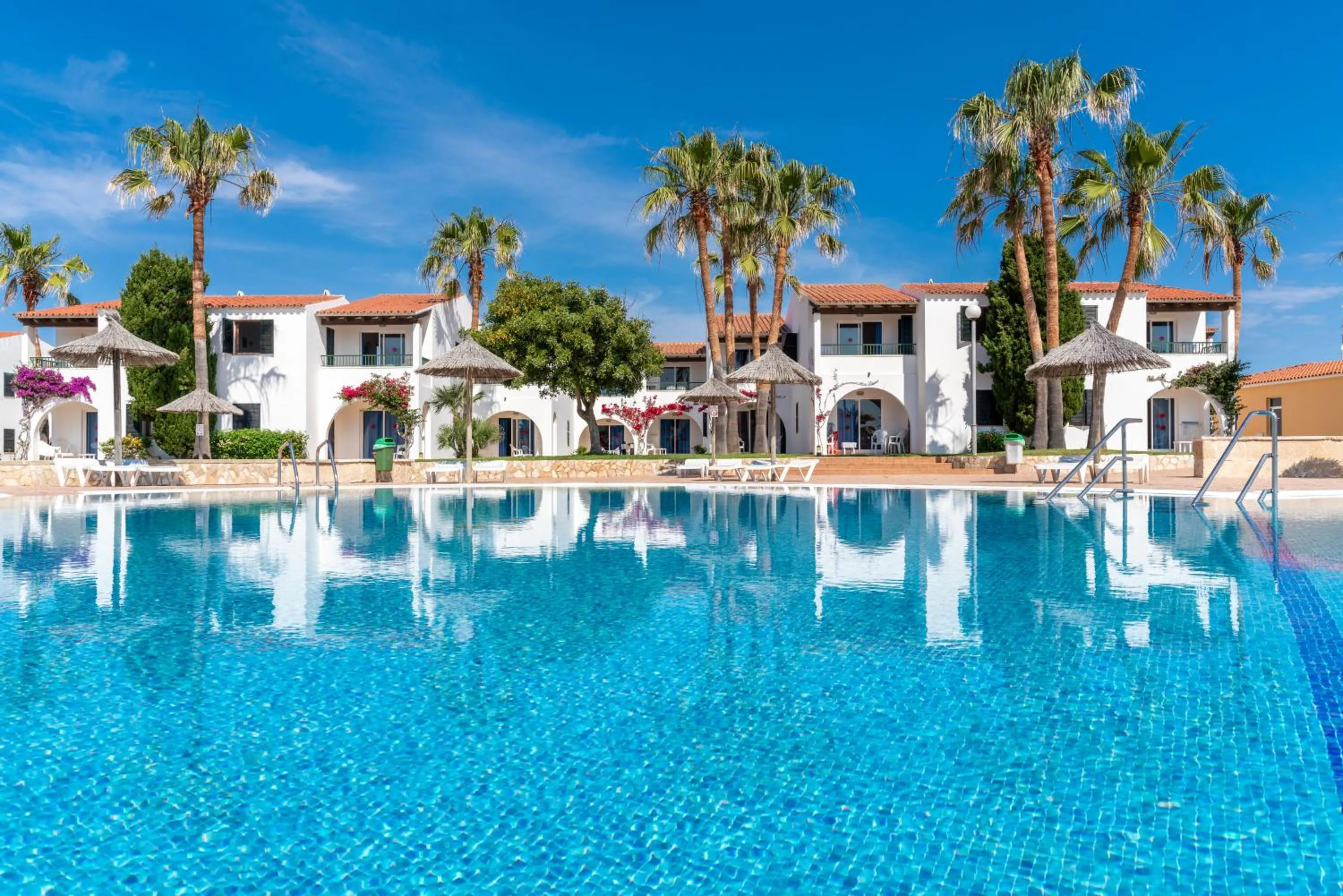 Swimming pool in Apartamentos Vistapicas