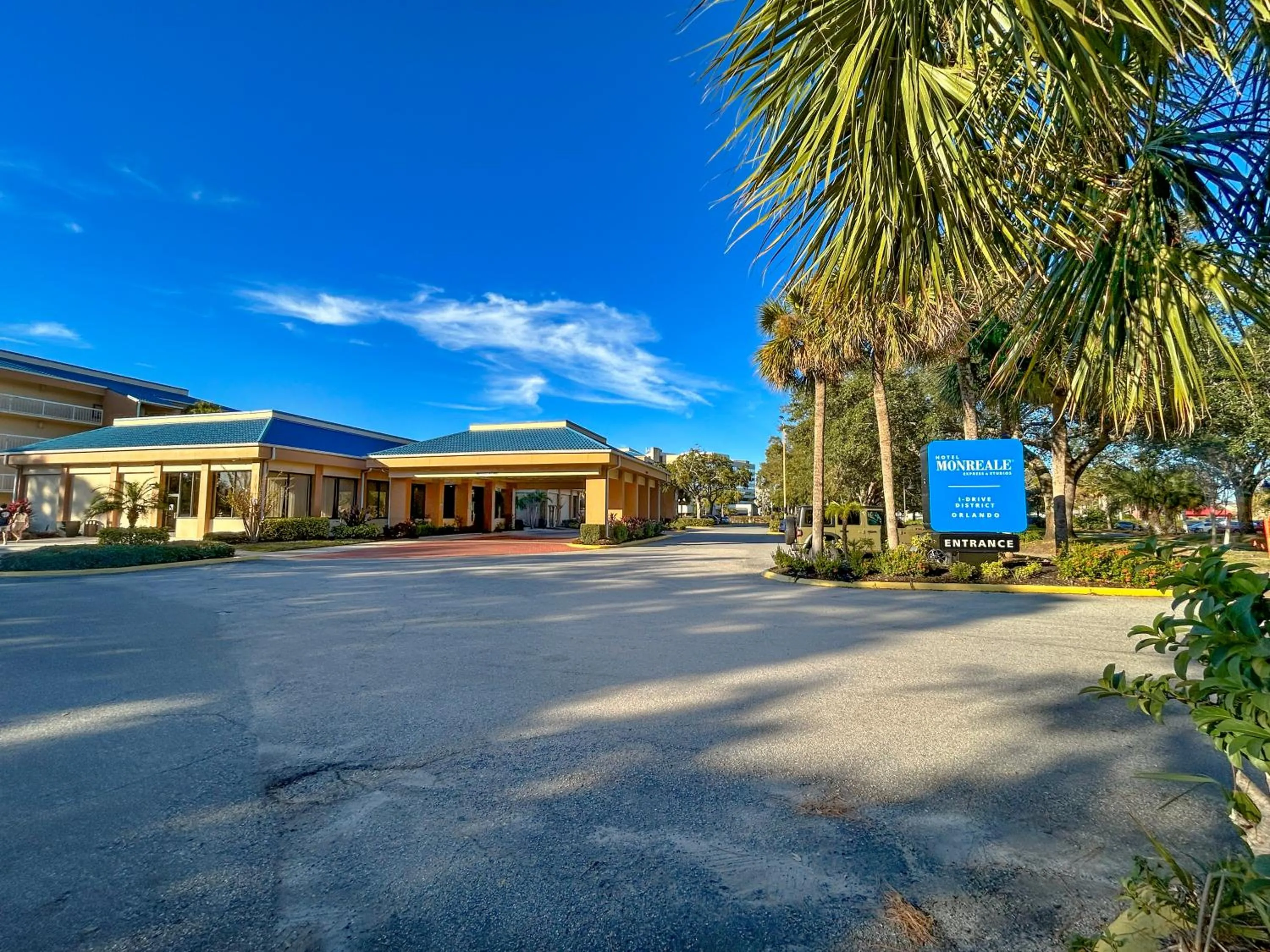 Property building in Hotel Monreale Express & Studios IDrive District