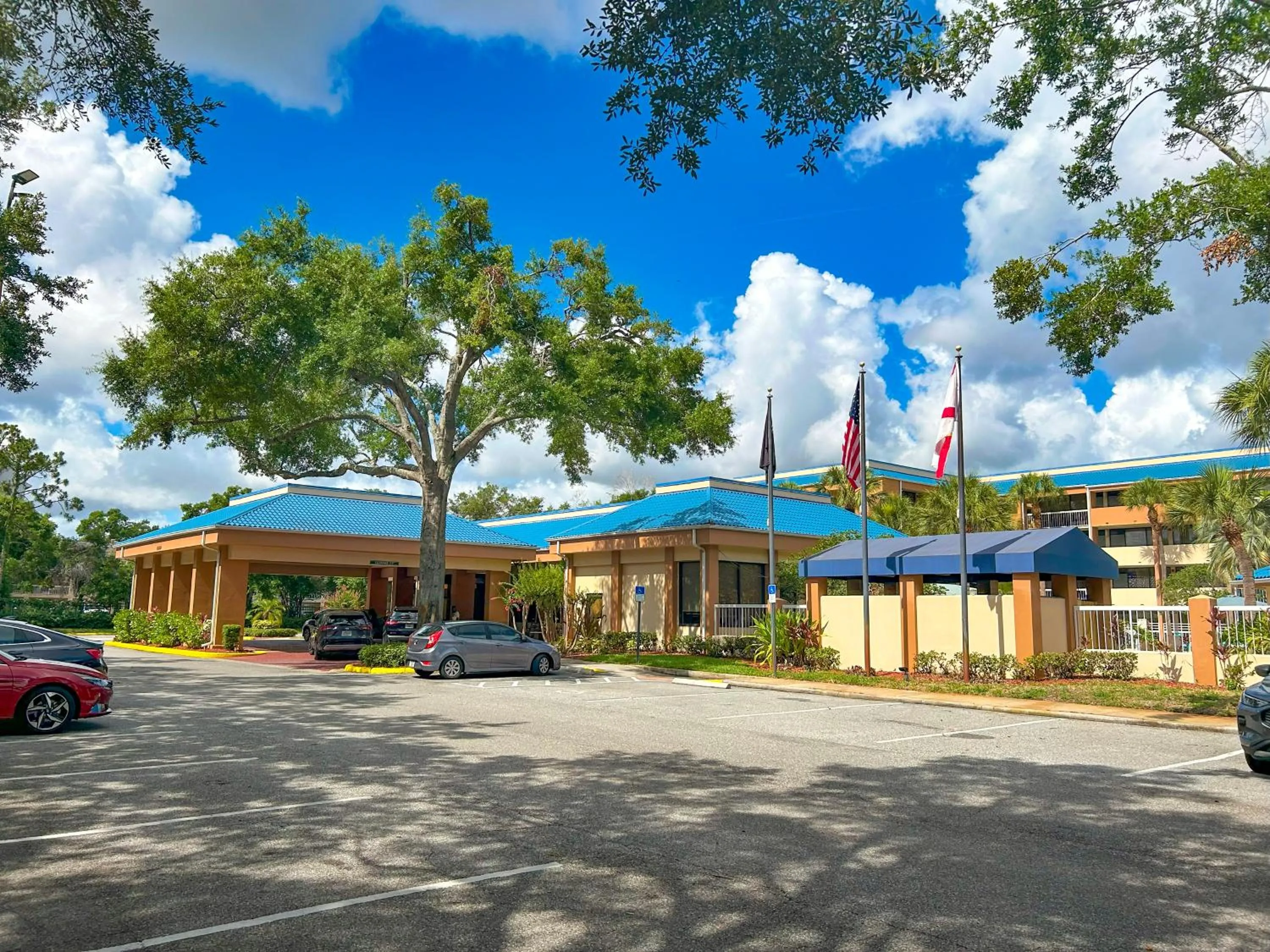 Property building in Hotel Monreale Express & Studios IDrive District