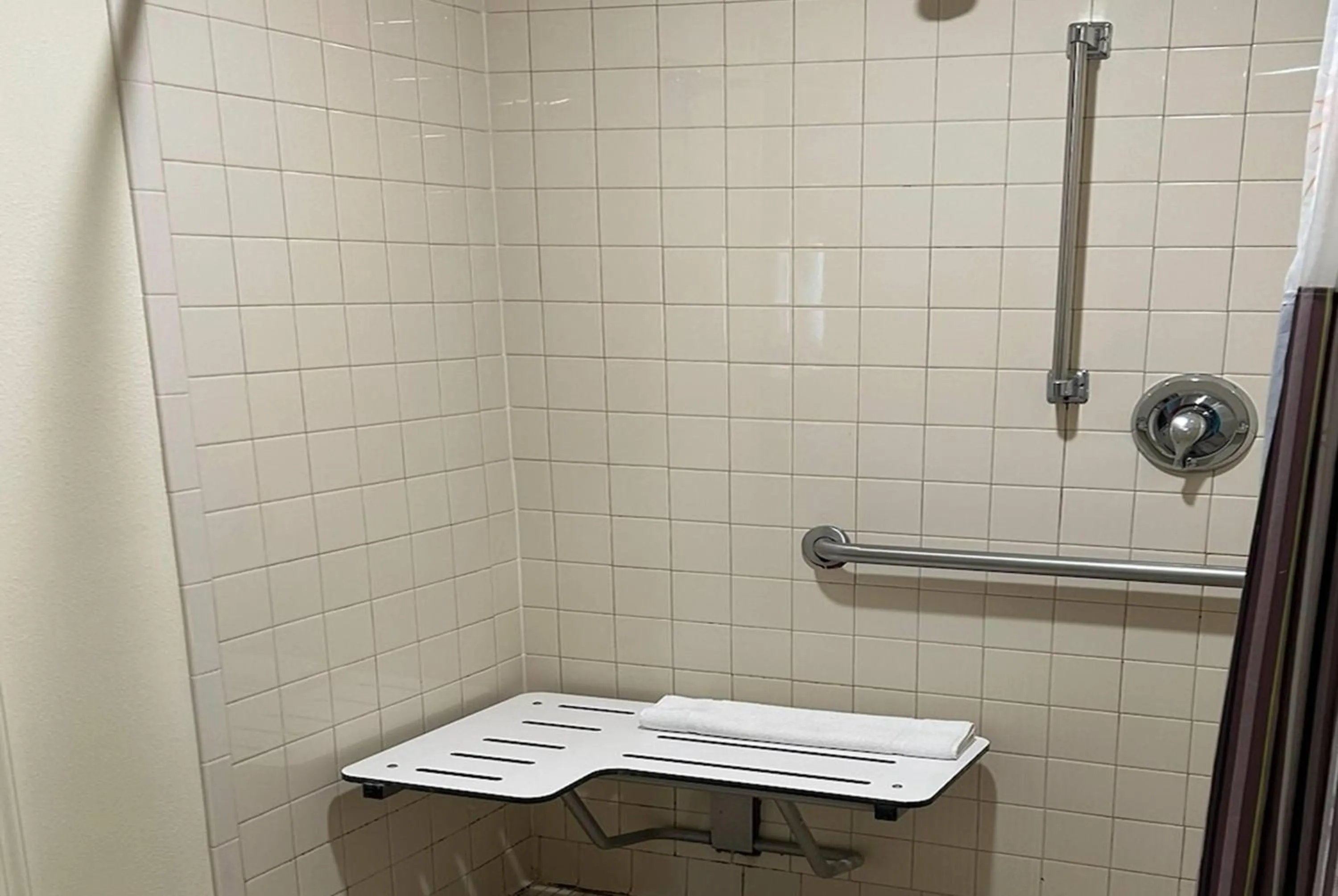 Bathroom in La Quinta by Wyndham Orlando South