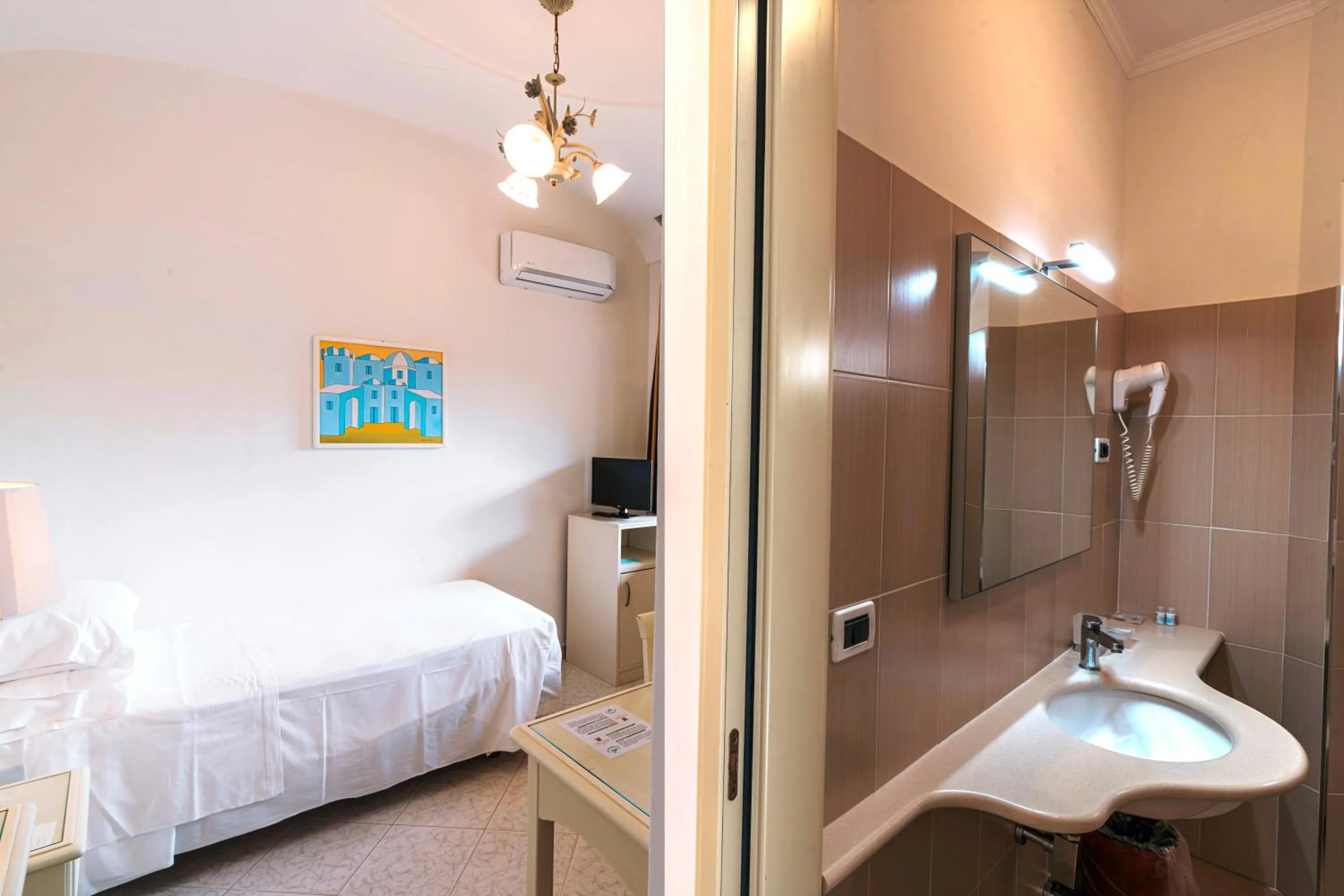 Bedroom, Bed in Hotel Villa Svizzera Terme