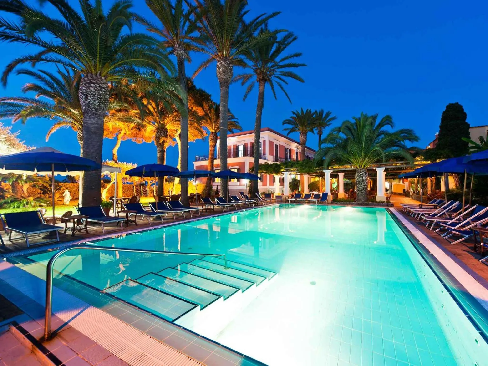 Swimming pool in Hotel Villa Svizzera Terme