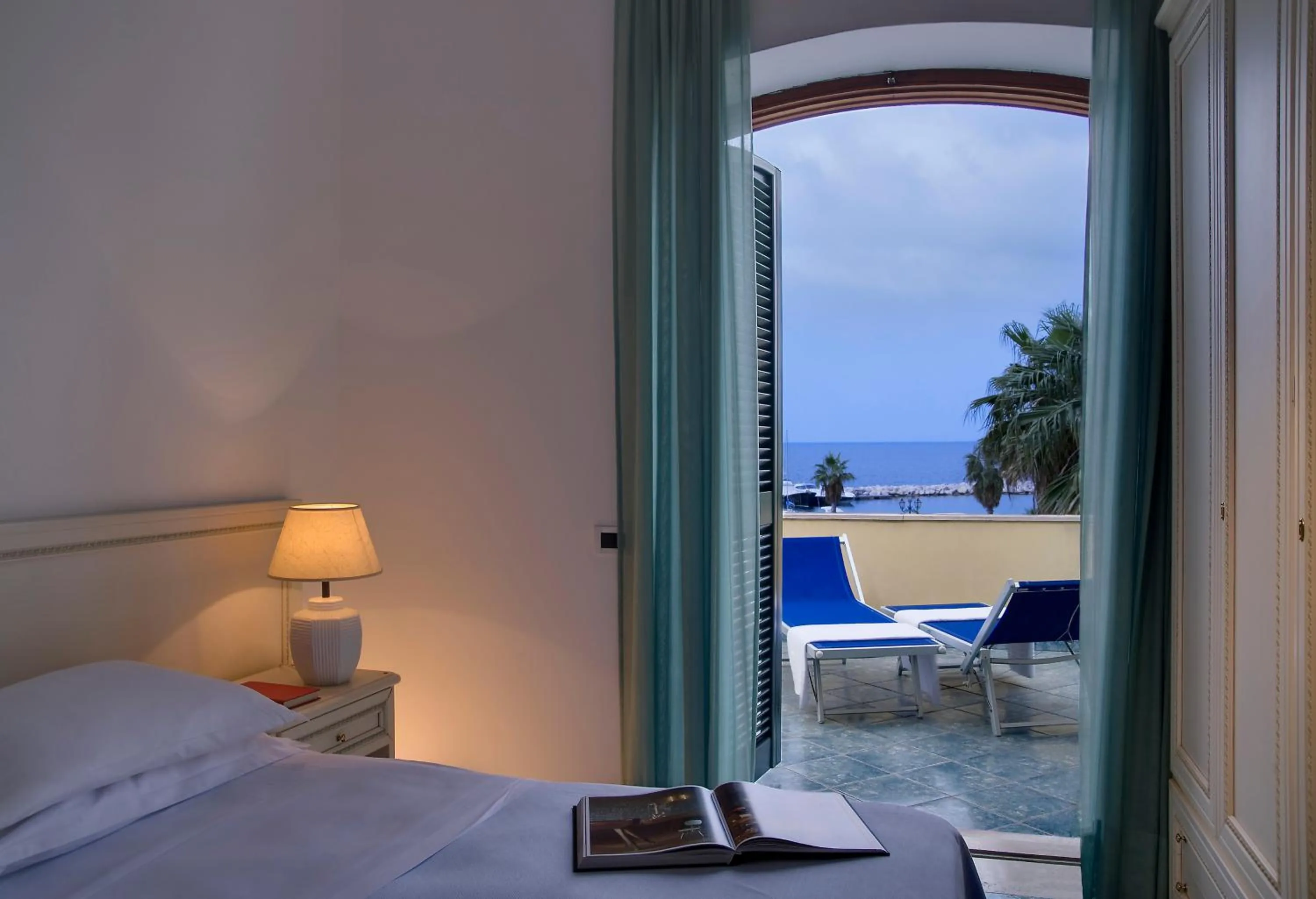 Sea view, Bed in Hotel Villa Svizzera Terme