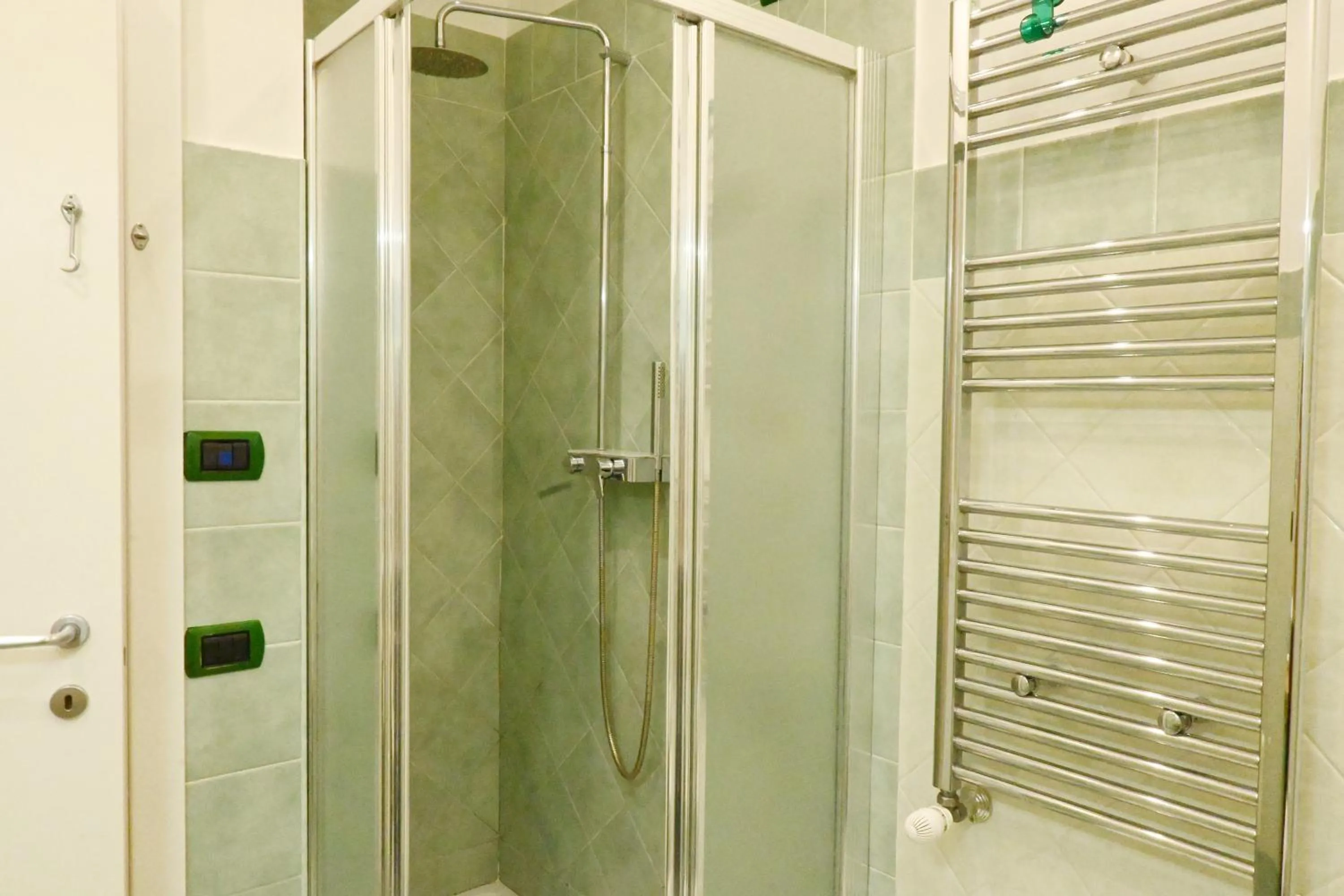 Shower in Nanà Bed and Breakfast