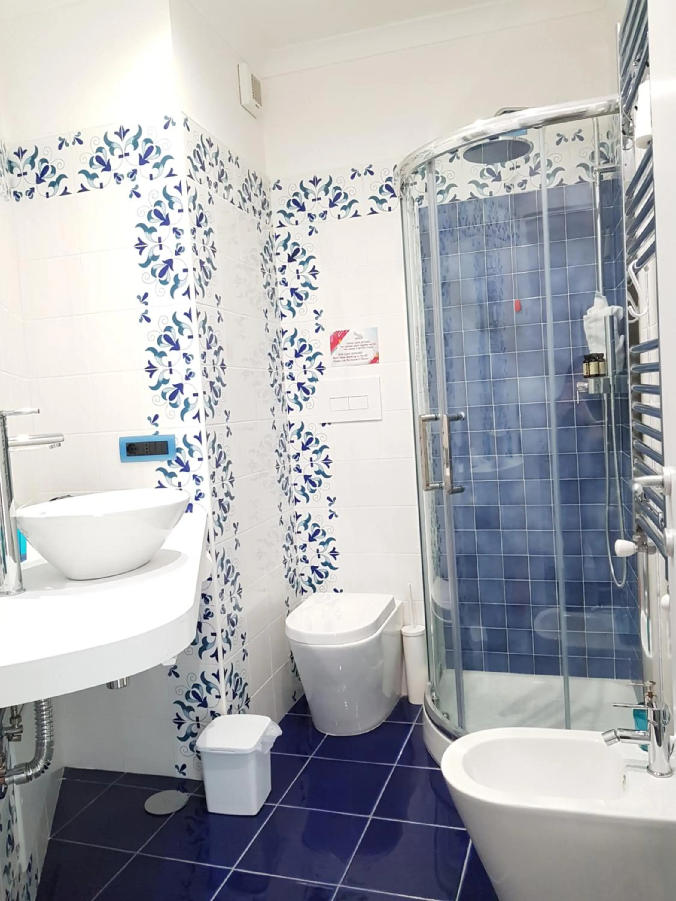 Shower in Nanà Bed and Breakfast