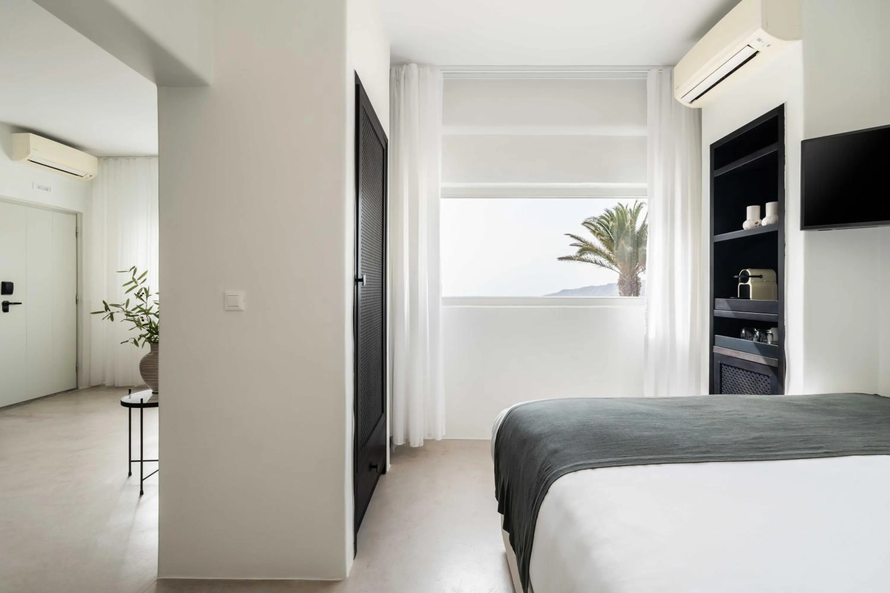 Bed in Rocabella Santorini Hotel & Spa