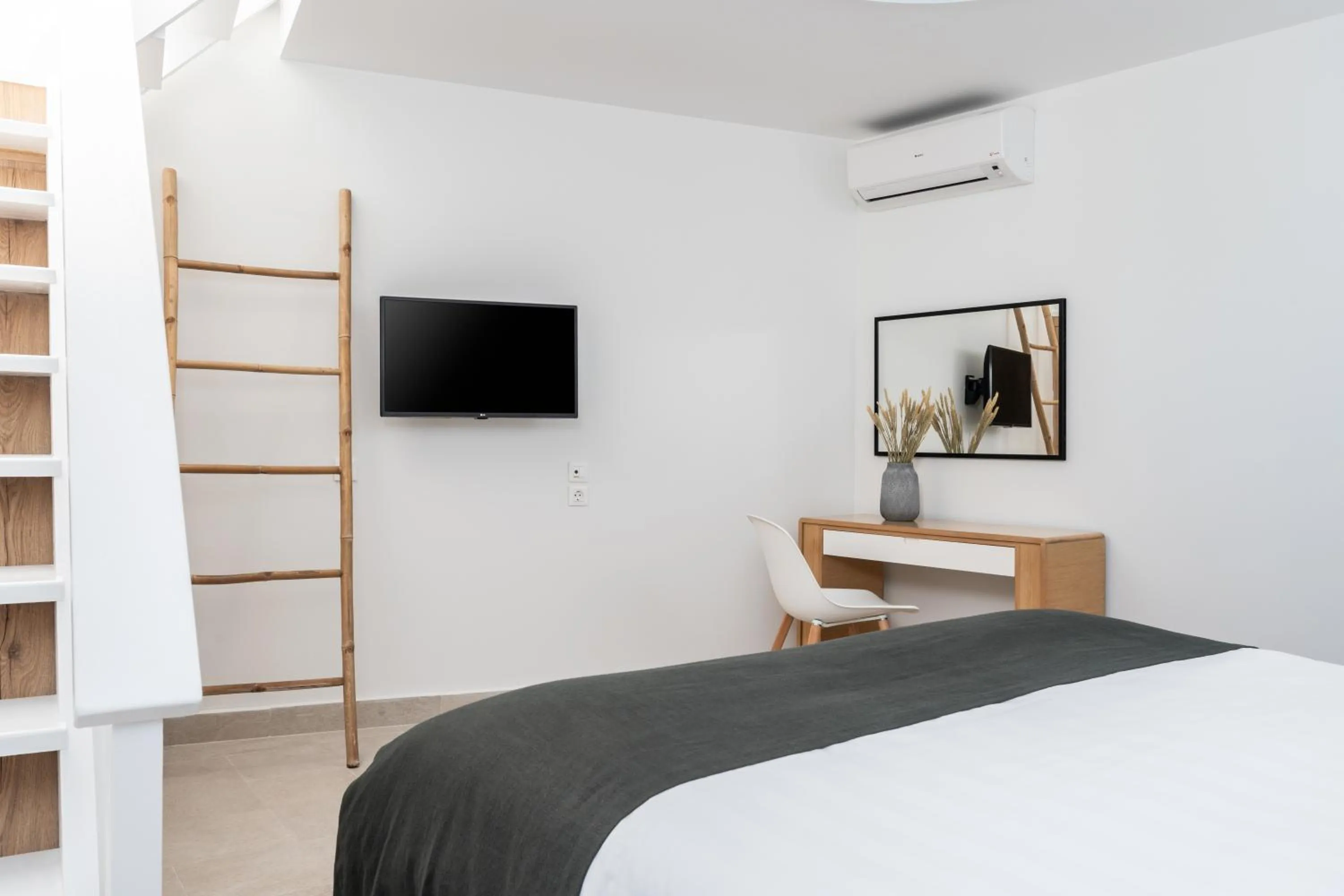 Bed in Rocabella Santorini Hotel & Spa