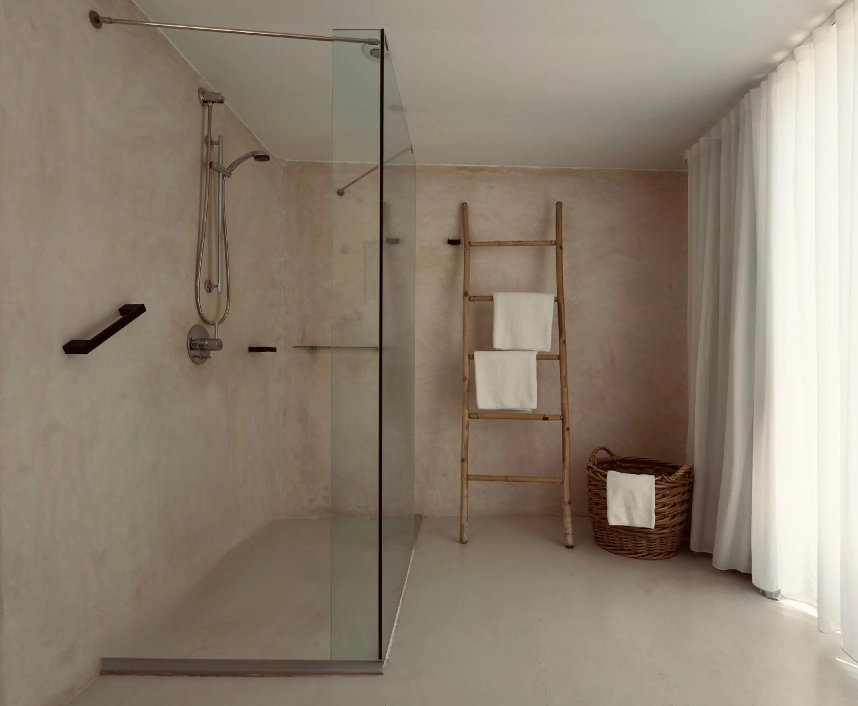 Shower in Rocabella Santorini Hotel & Spa