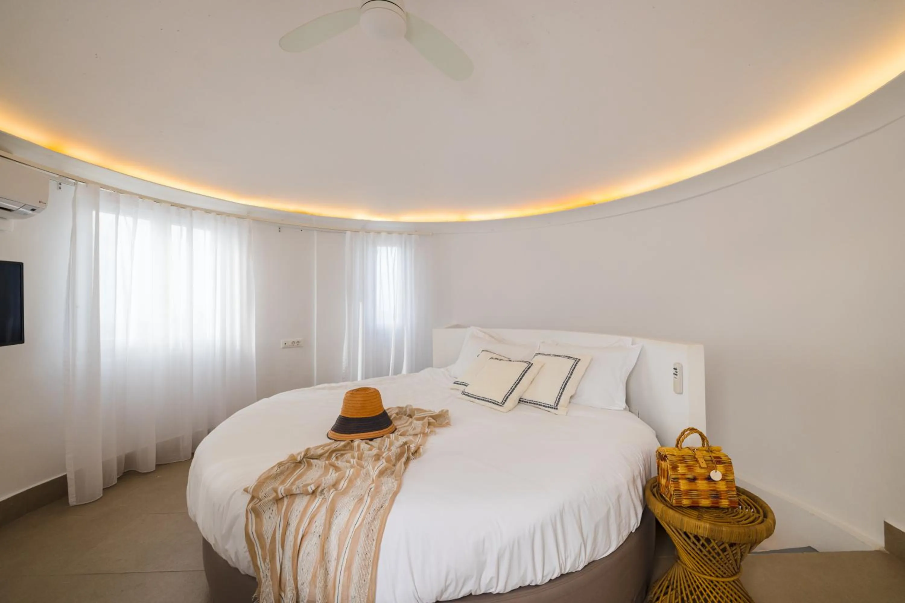 Bed in Rocabella Santorini Hotel & Spa