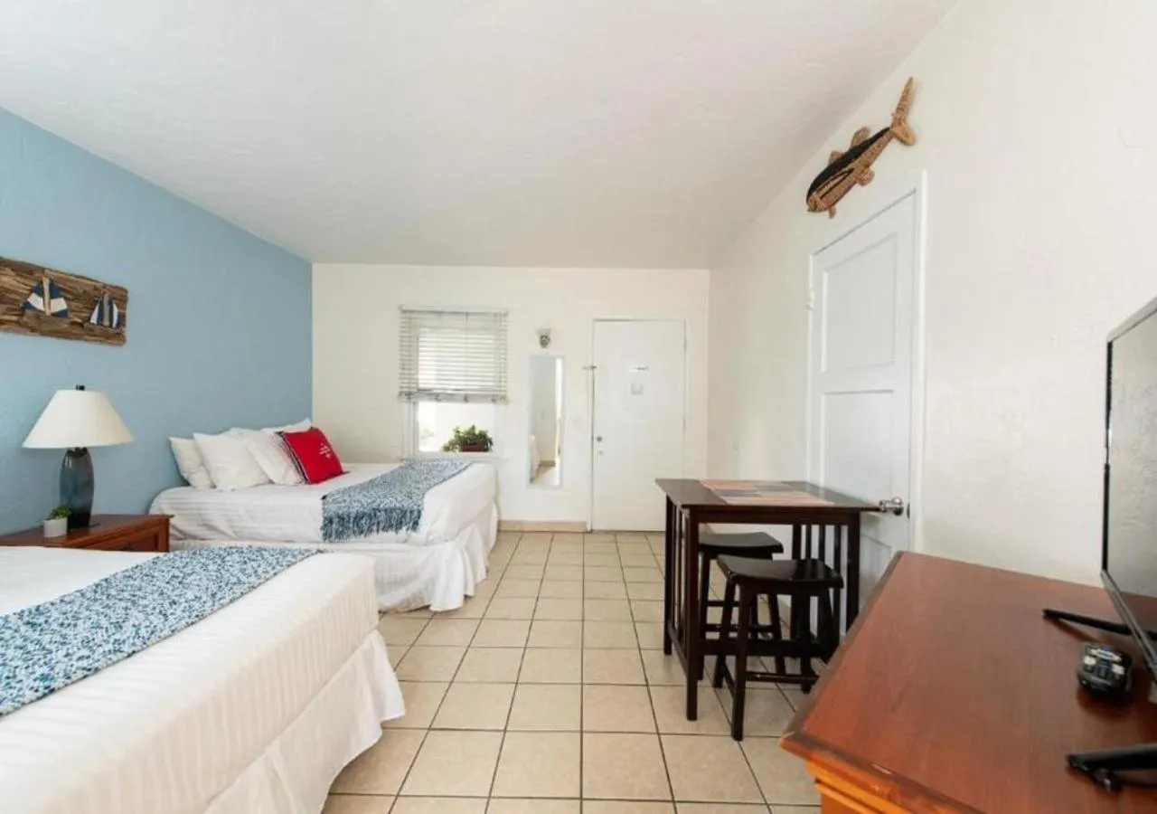 TV and multimedia, Bed in The Patriots Boutique Motel