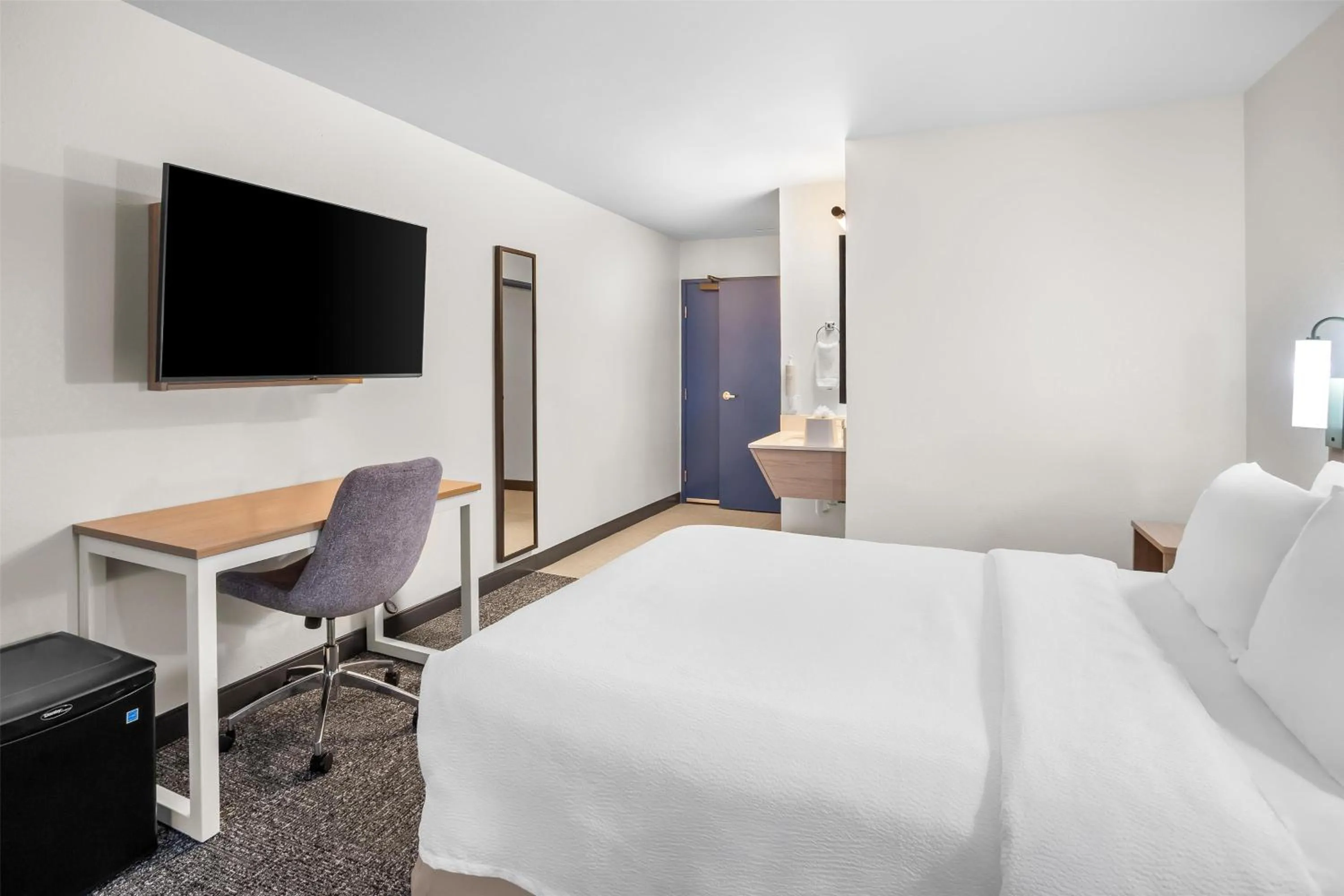 Bedroom, Bed in Spark by Hilton Kent Seattle