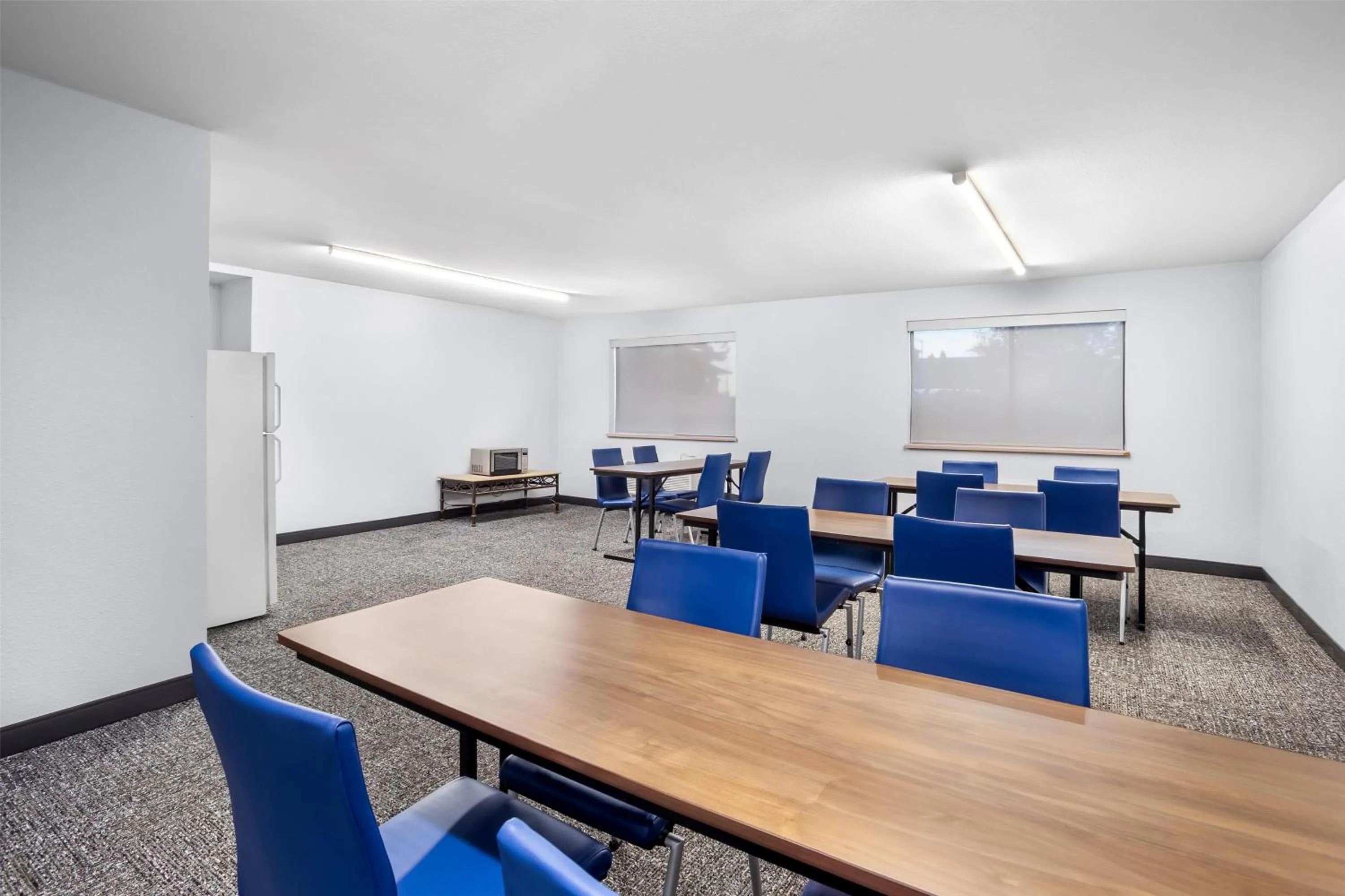 Meeting/conference room in Spark by Hilton Kent Seattle