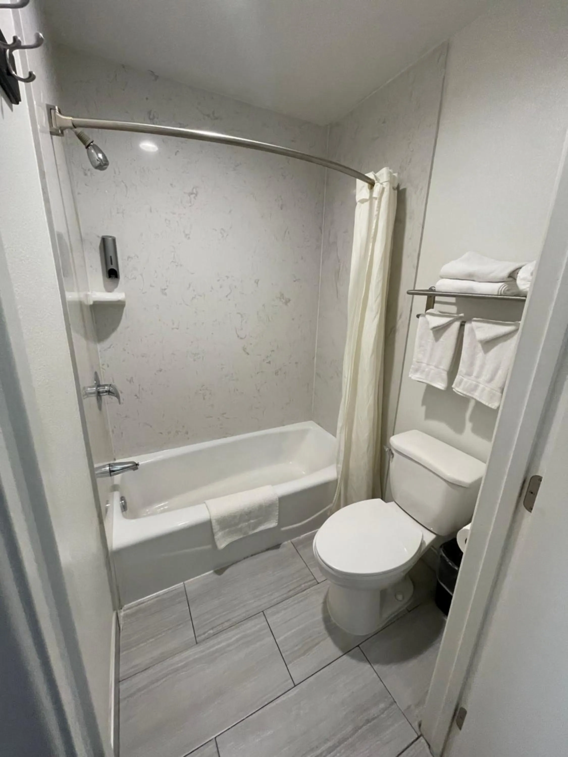 Shower in Claremont Lodge