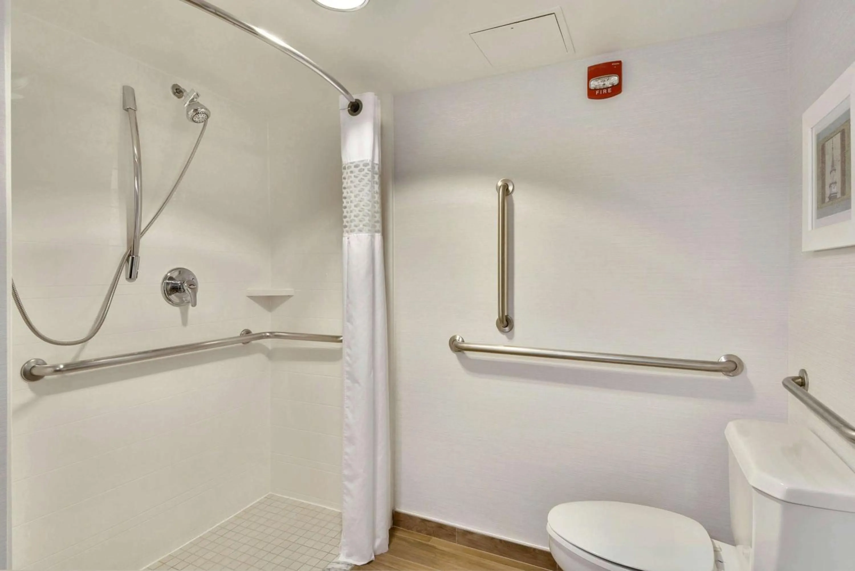 Bathroom in Hampton Inn Alexandria/Old Town