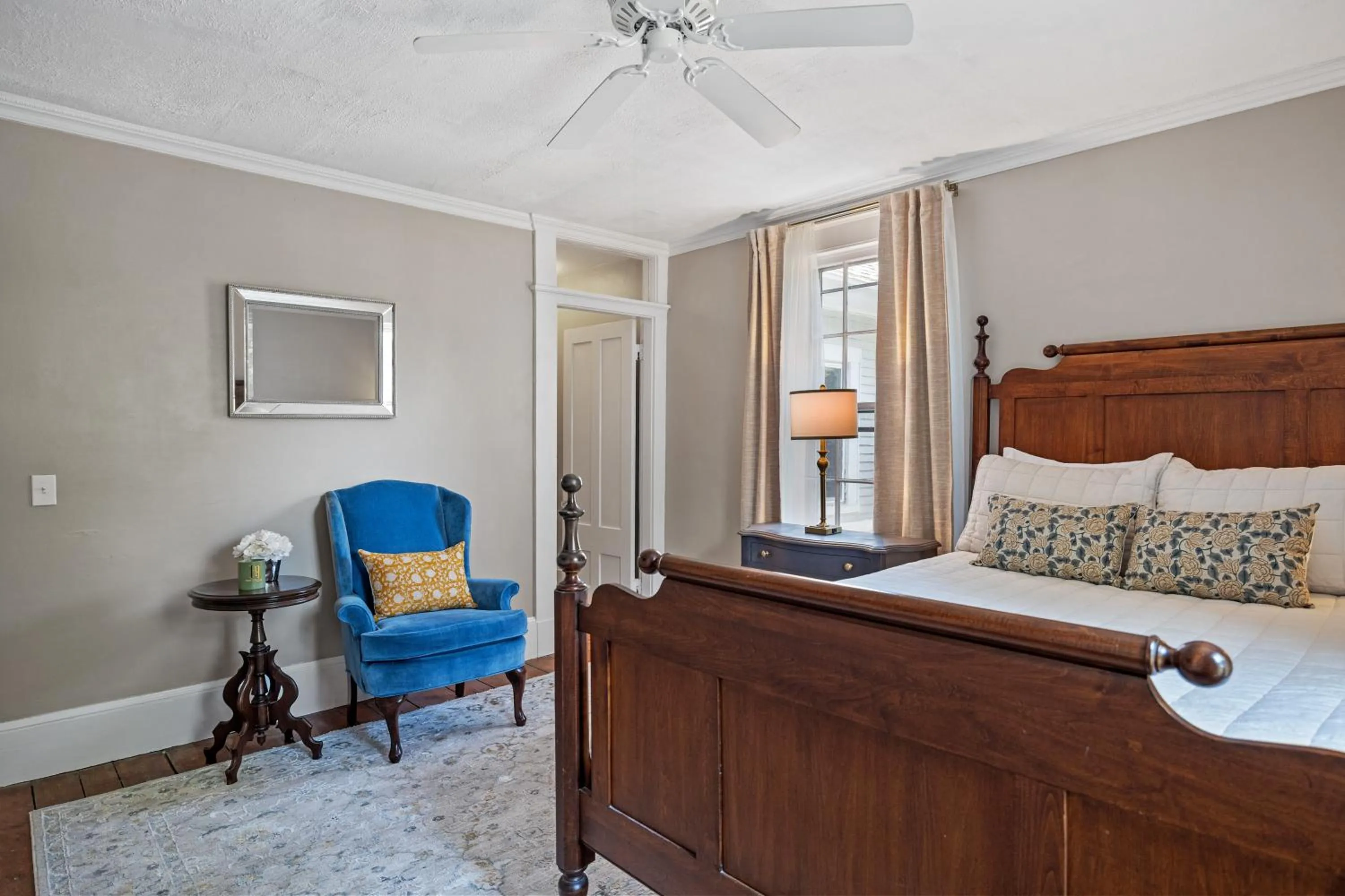 Bed in Isaiah Jones Homestead Bed and Breakfast