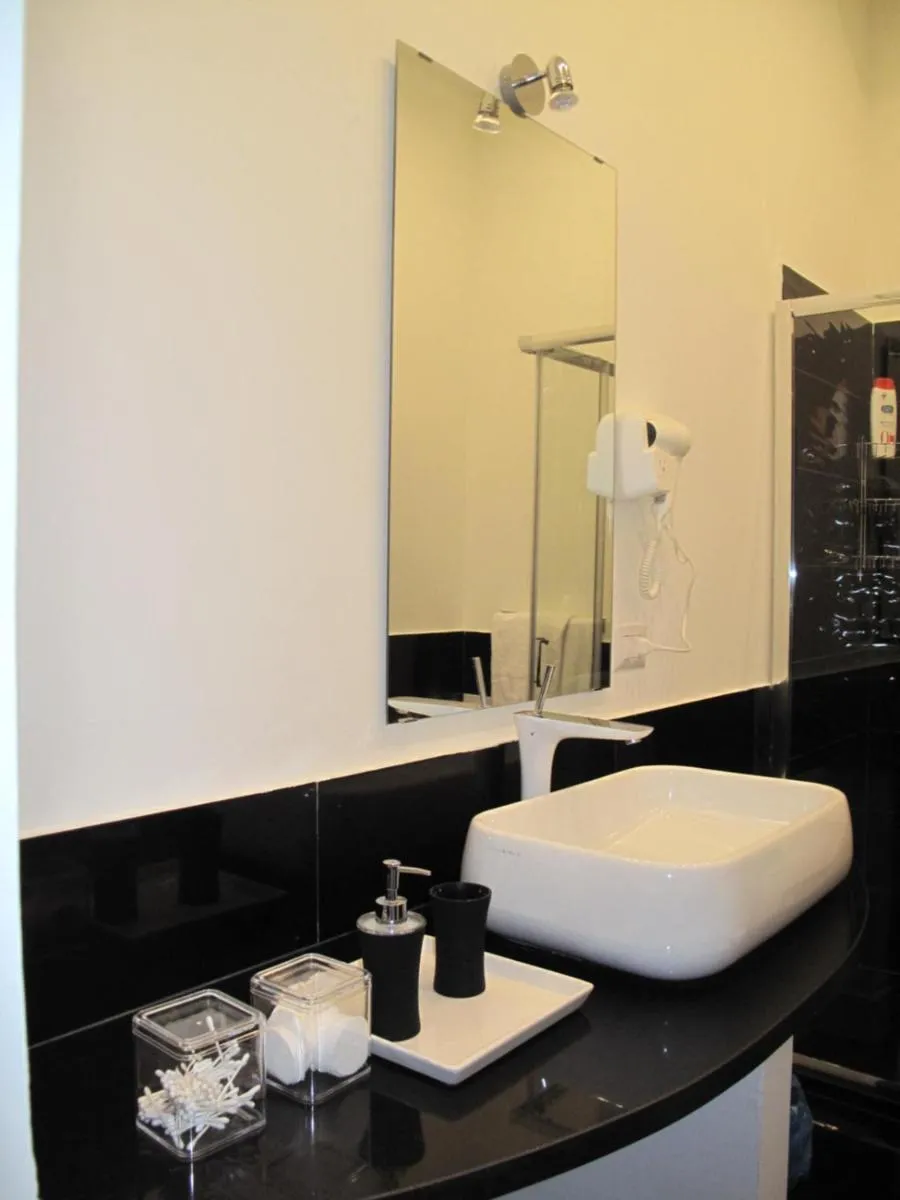 Bathroom in I DIOSCURI