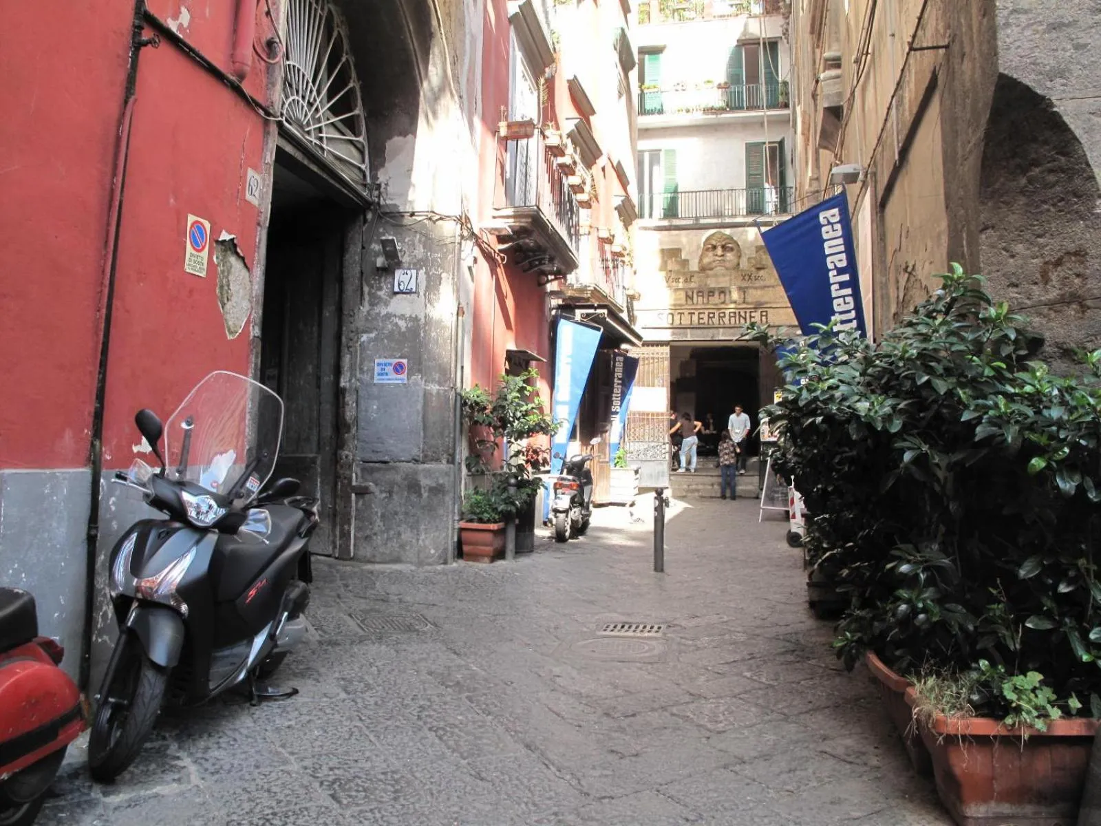 Facade/entrance in I DIOSCURI