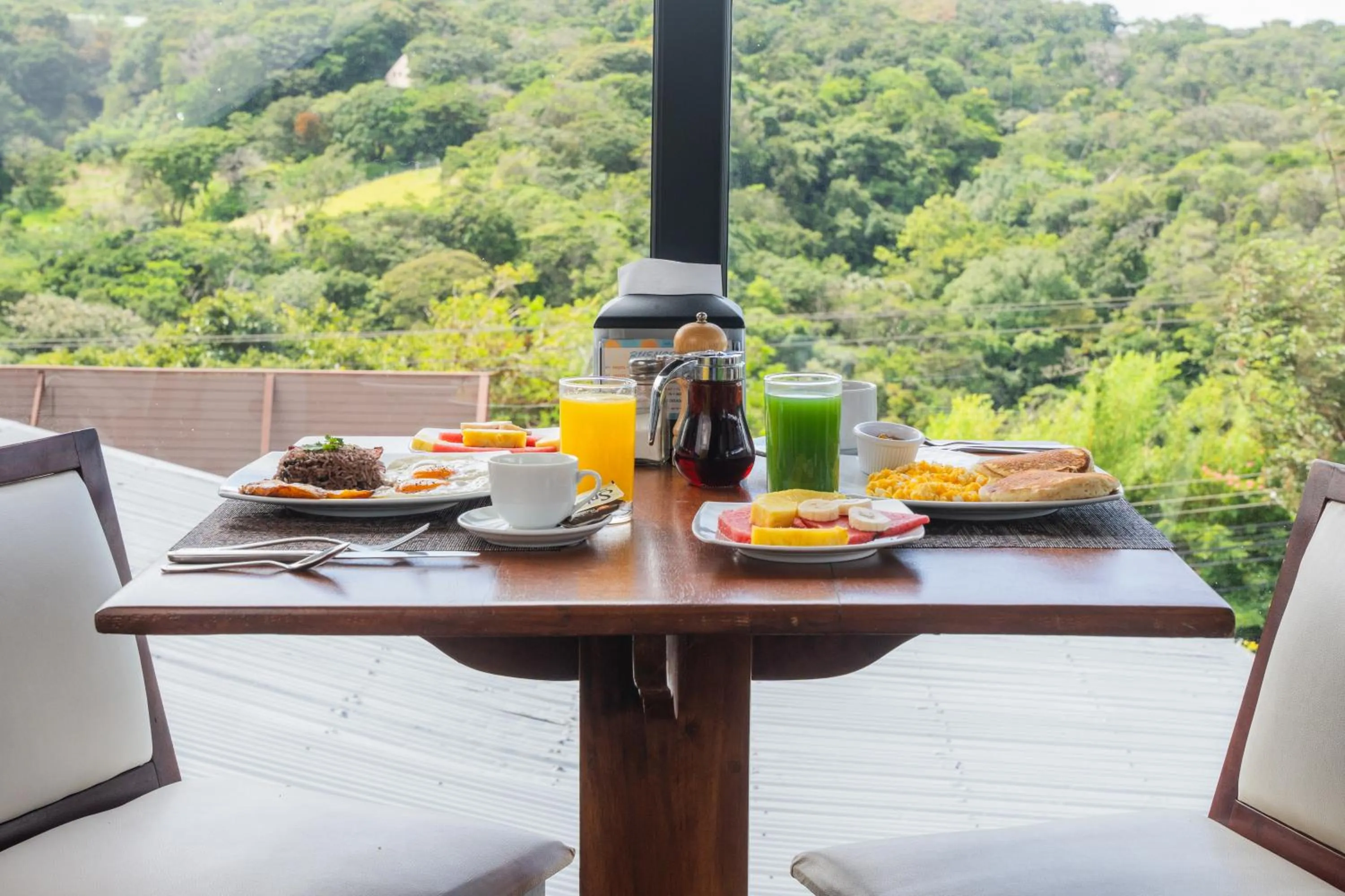 Food and drinks in Camino Verde B&B Monteverde Costa Rica