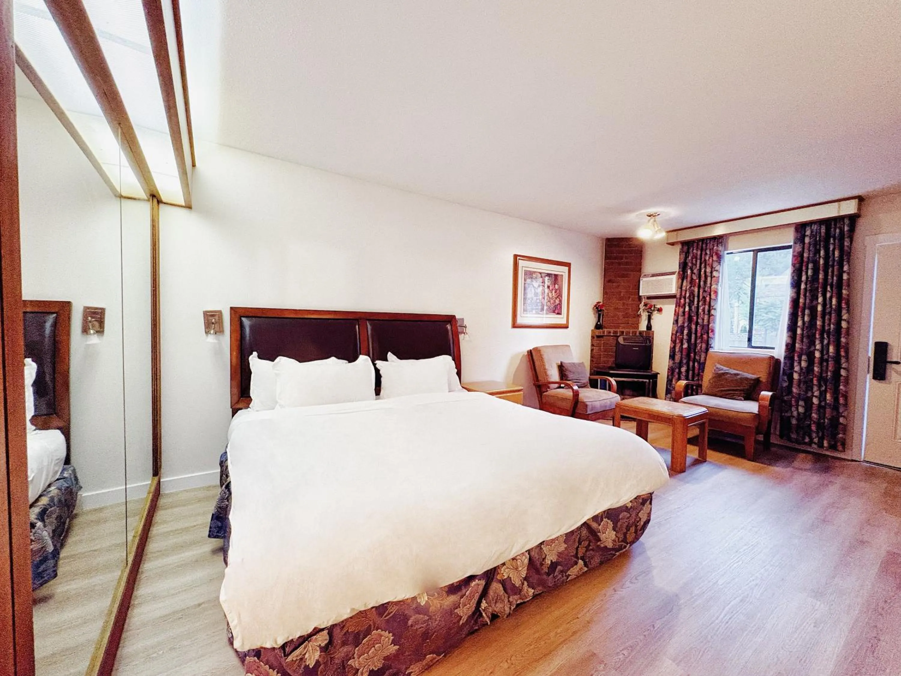 Bed in Inntowne Motel