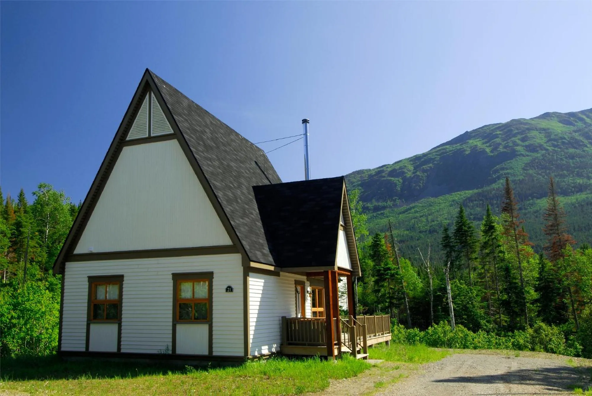 Facade/entrance in Gîte du Mont-Albert - Sepaq
