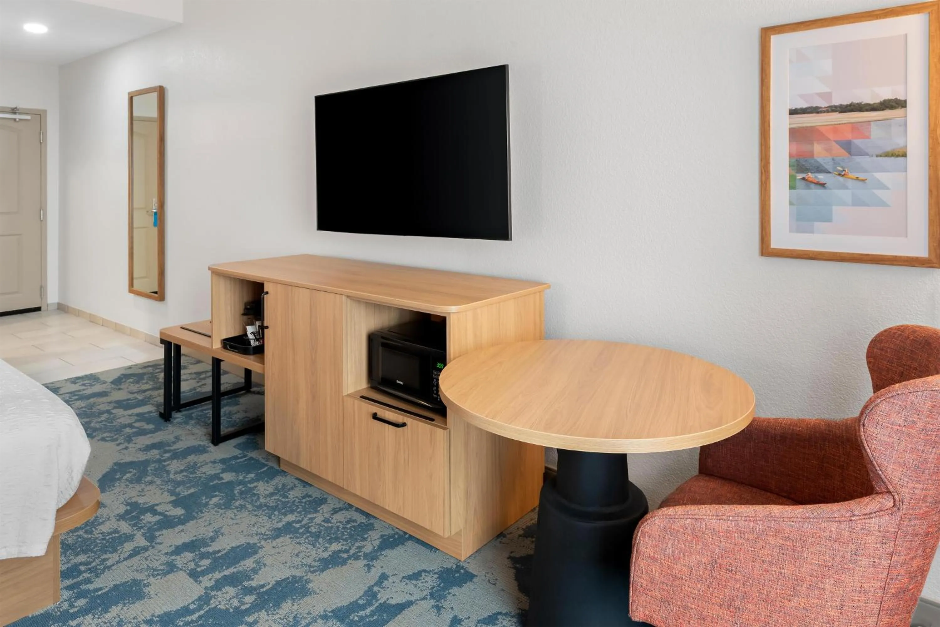 Bedroom in Hampton Inn Gainesville-Haymarket