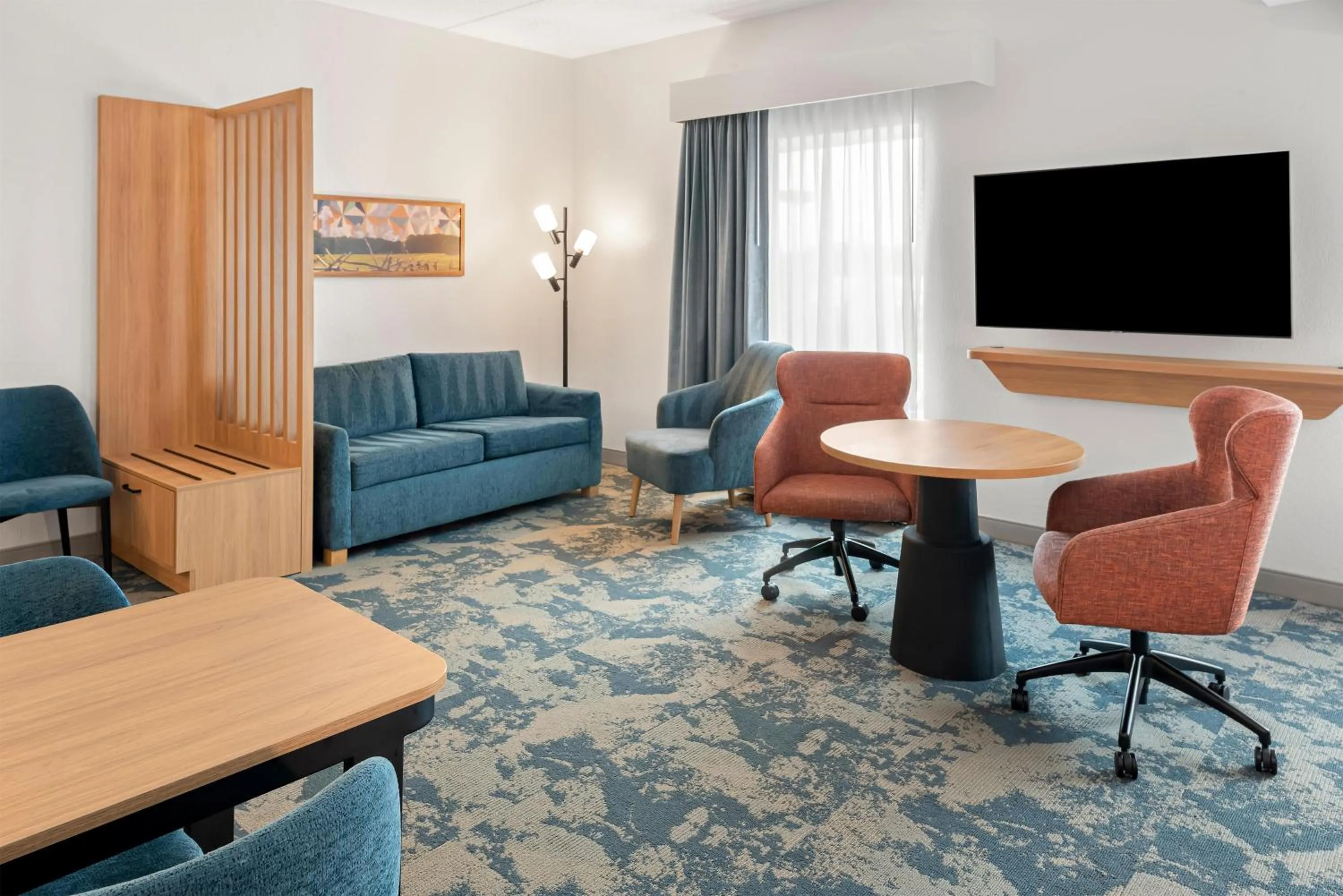 Living room in Hampton Inn Gainesville-Haymarket