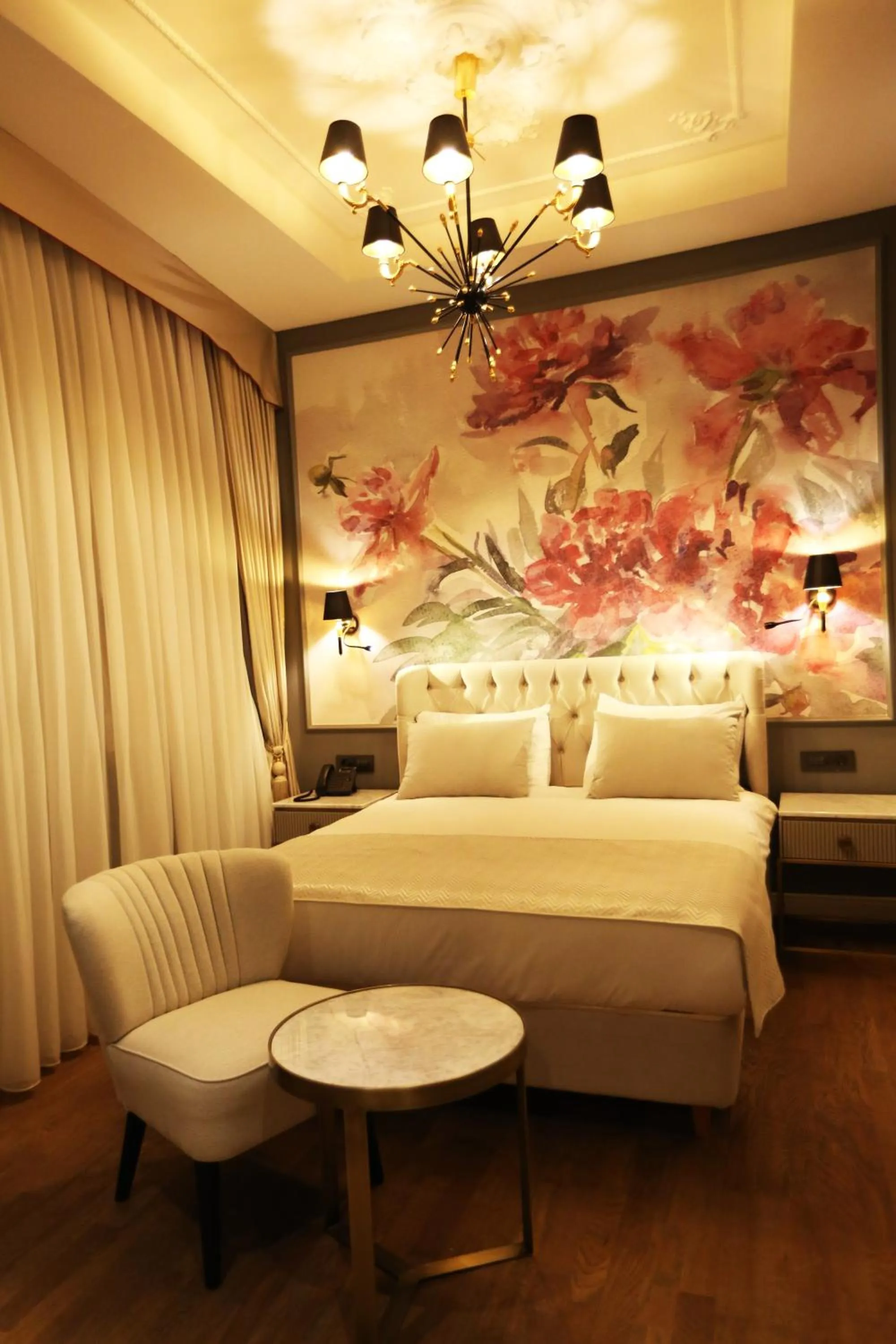 Bed in Royal Tophane