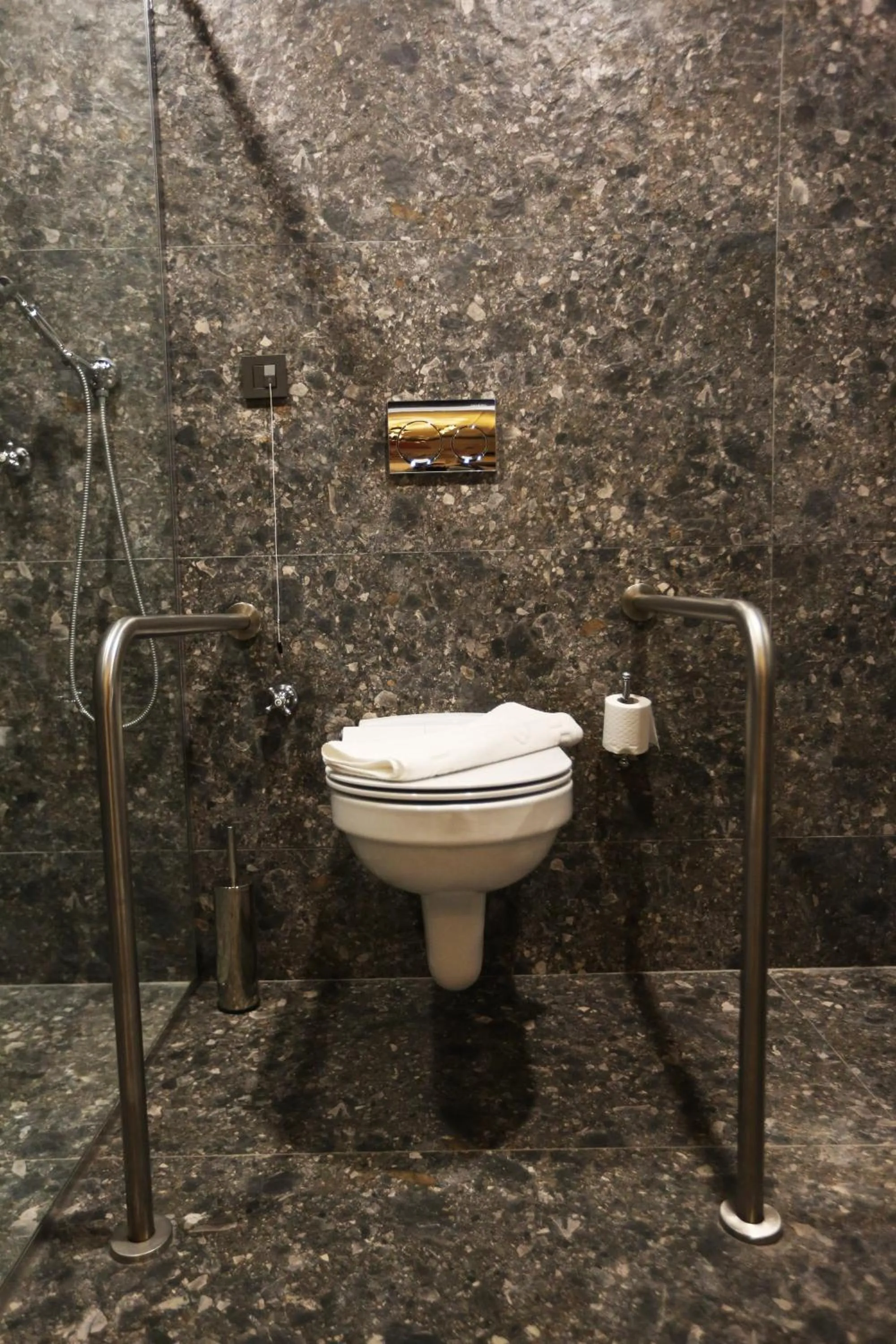 Shower in Royal Tophane