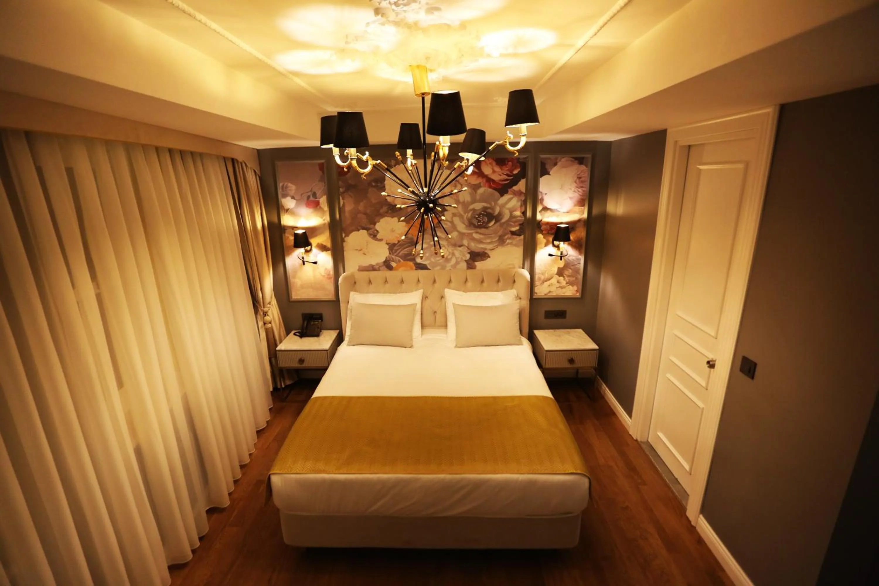 Bed in Royal Tophane