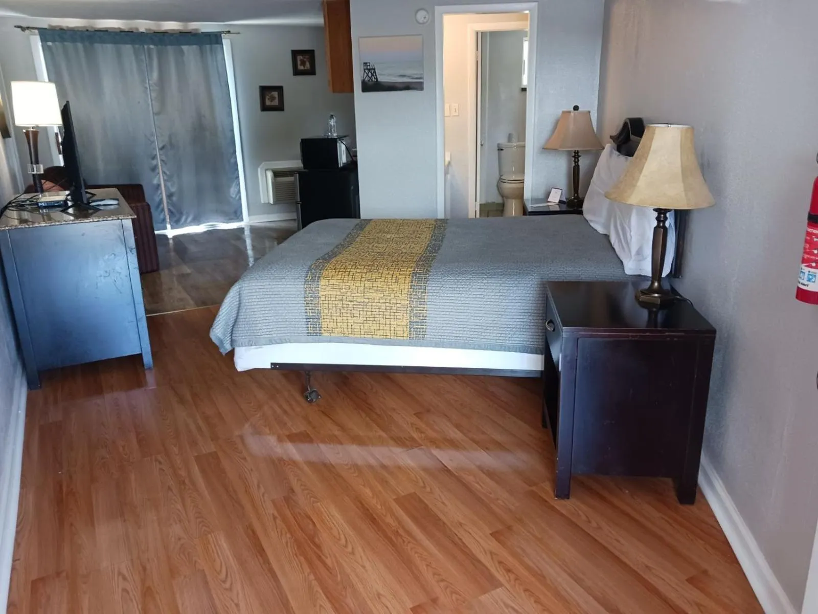 Bed in ANS INN & SUITES