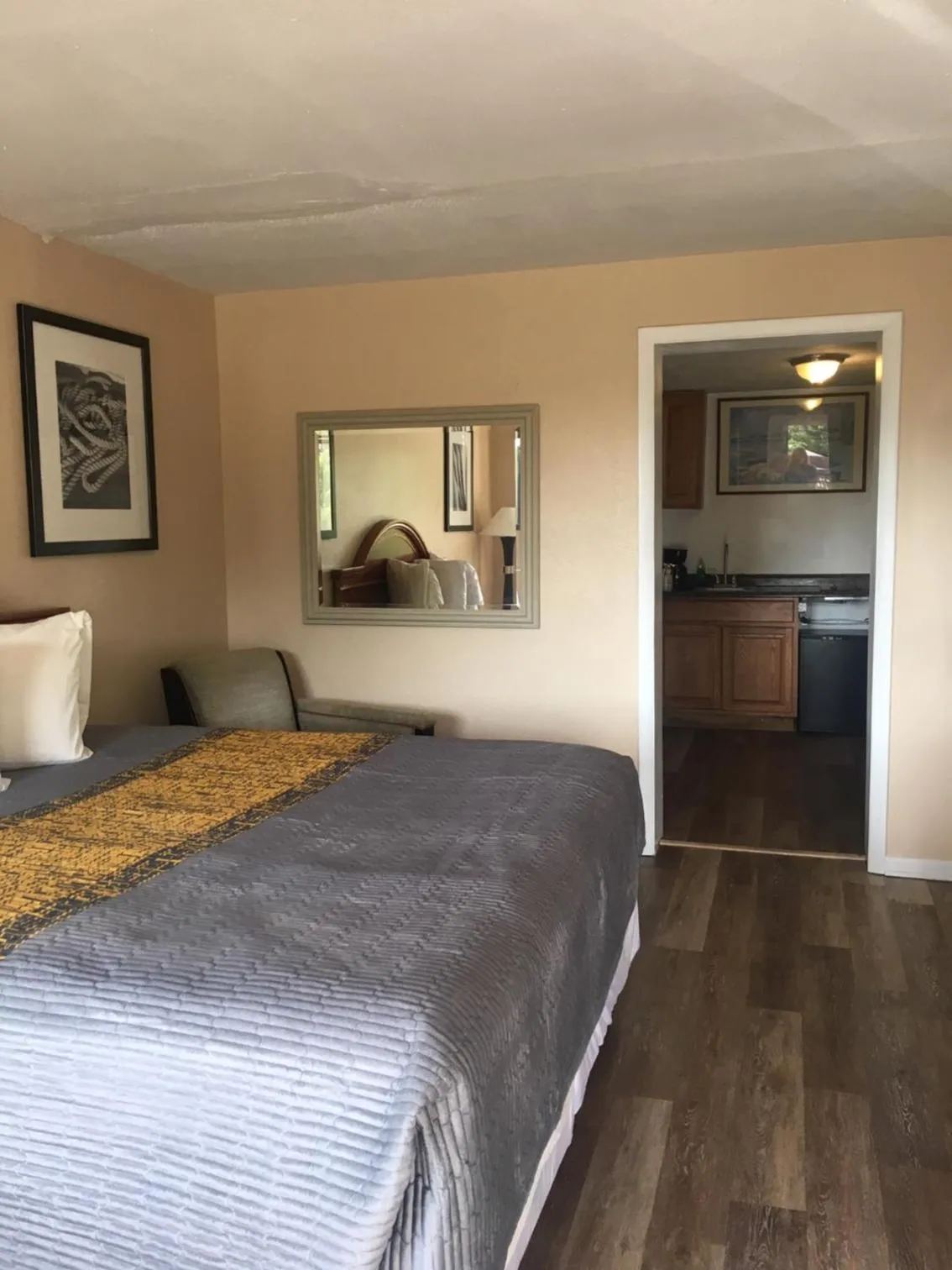 Bed in ANS INN & SUITES