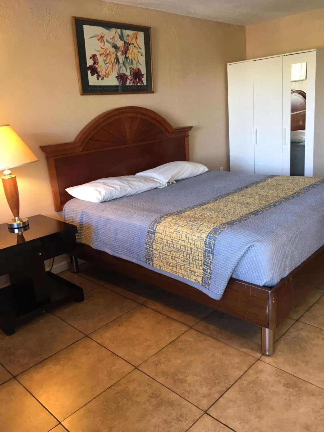 Bed in ANS INN & SUITES