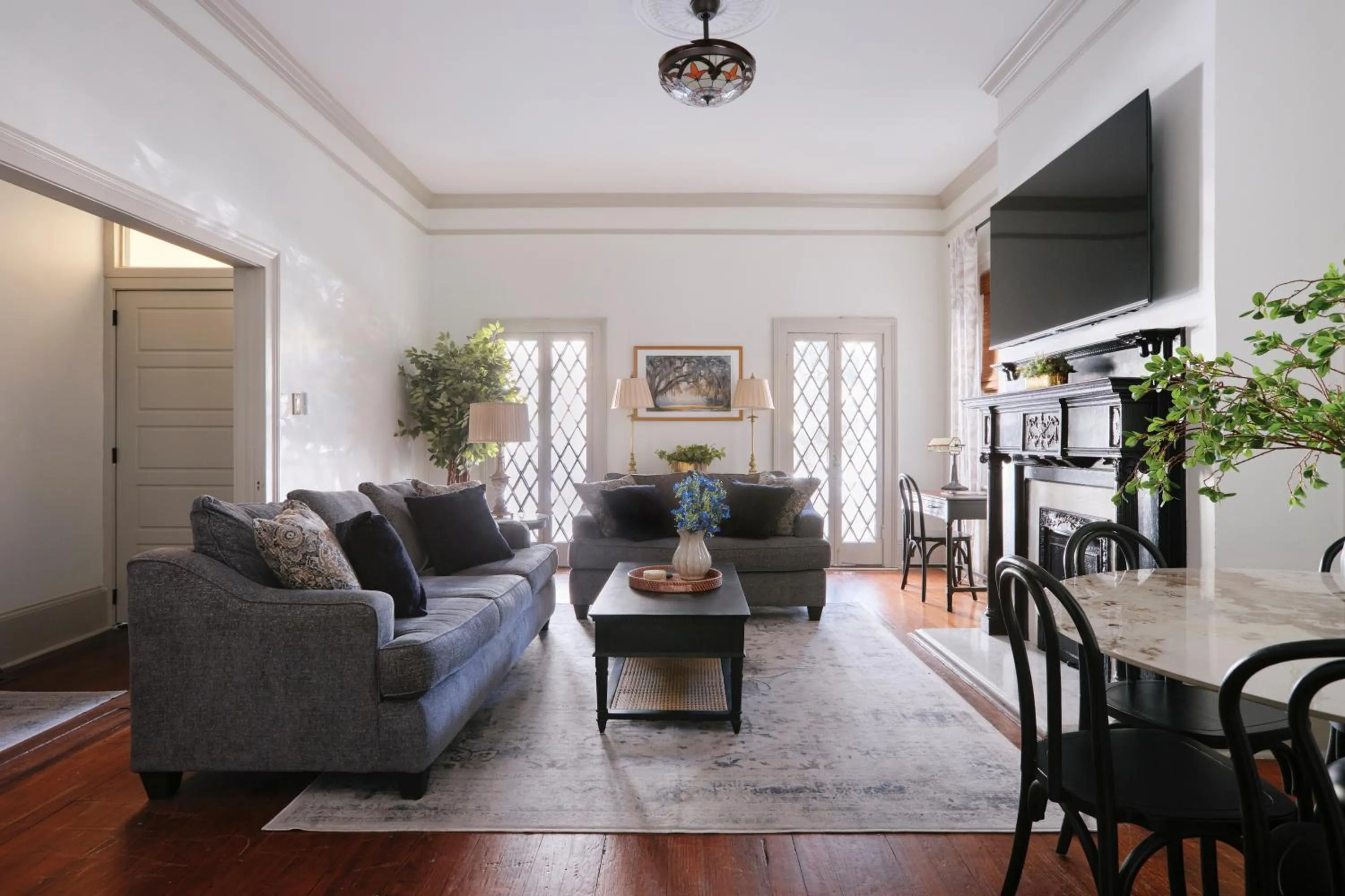 Living room in Comfortable Escape in Historic Downtown Savannah