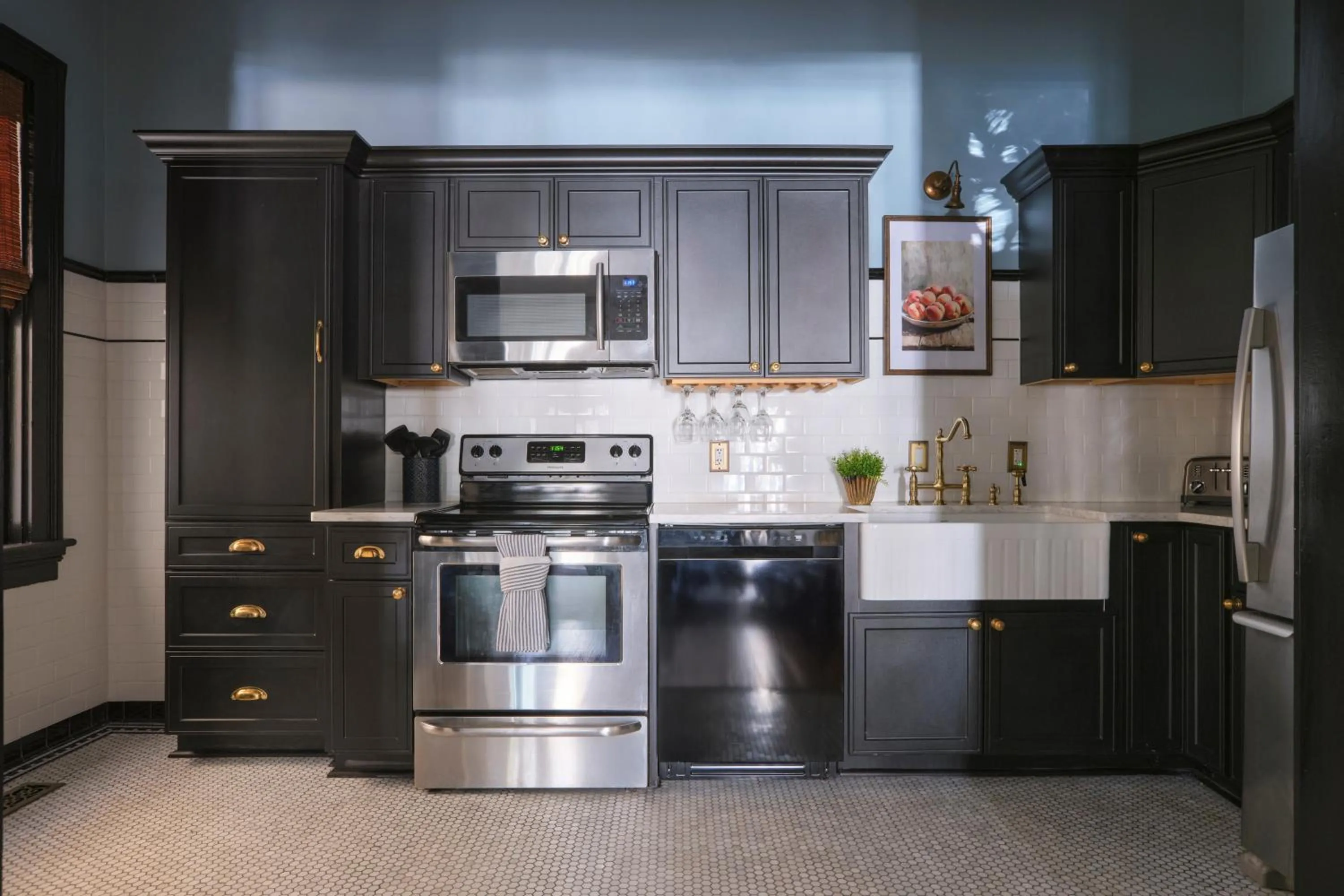 Kitchen or kitchenette in Comfortable Escape in Historic Downtown Savannah