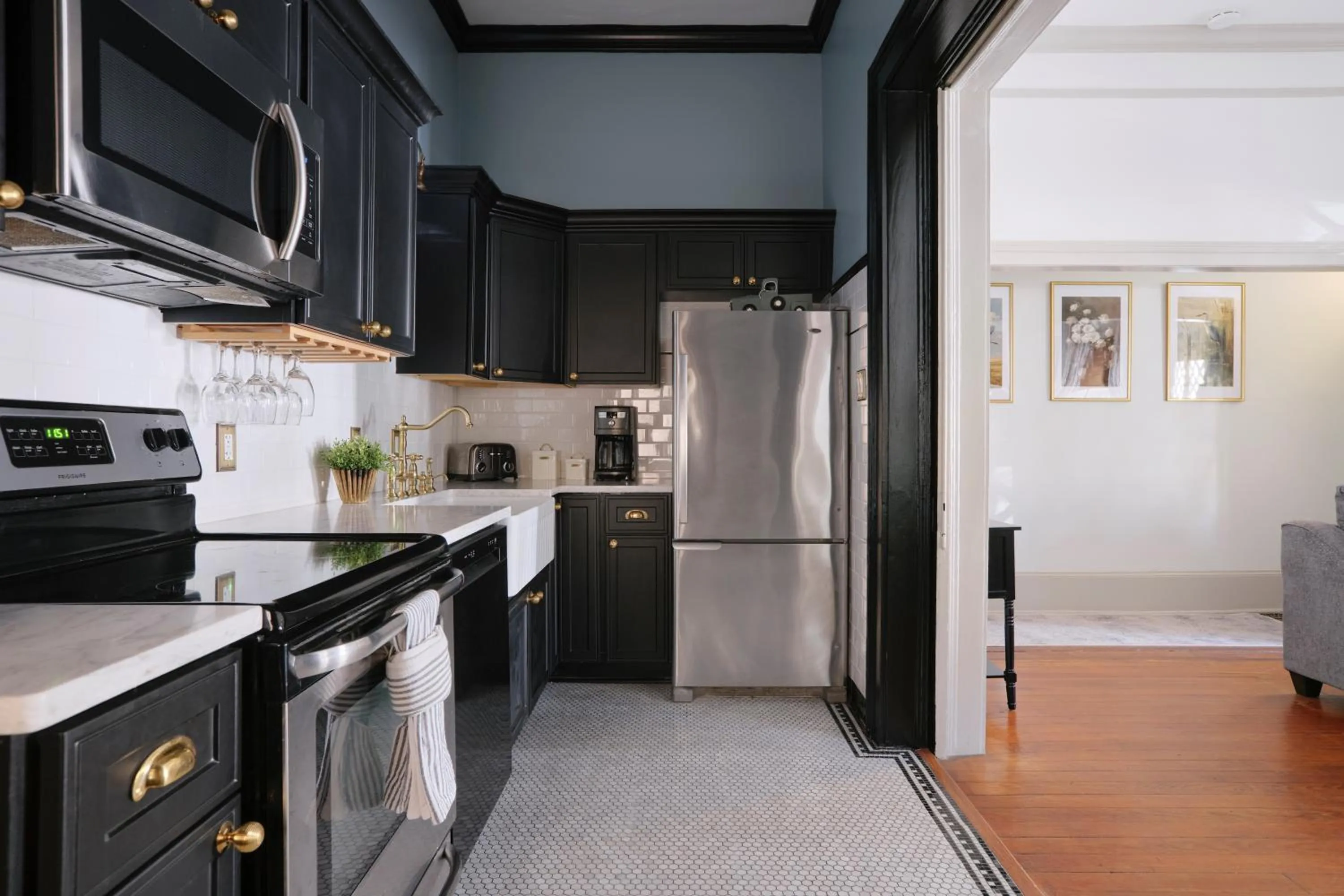 Kitchen or kitchenette in Comfortable Escape in Historic Downtown Savannah