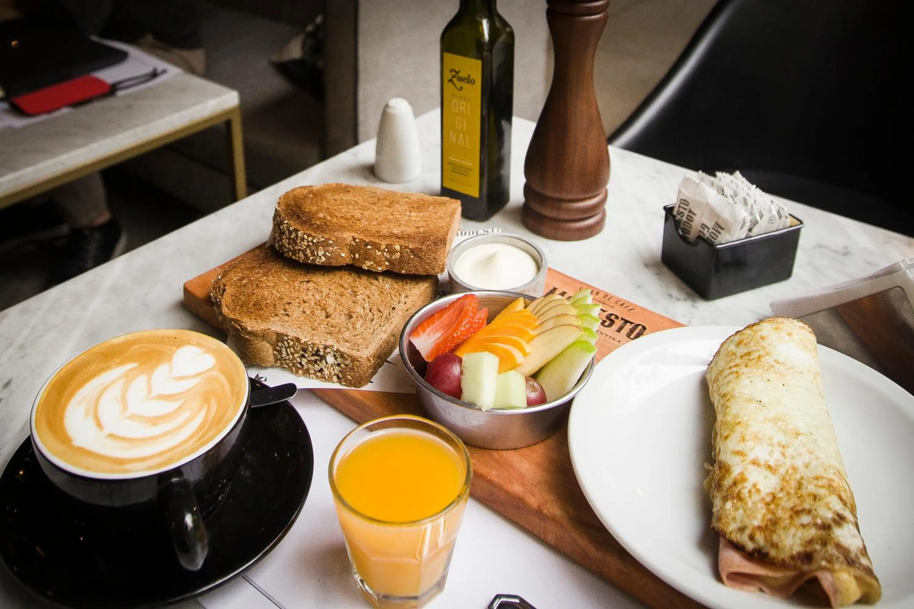 Breakfast in Posada de Rosas