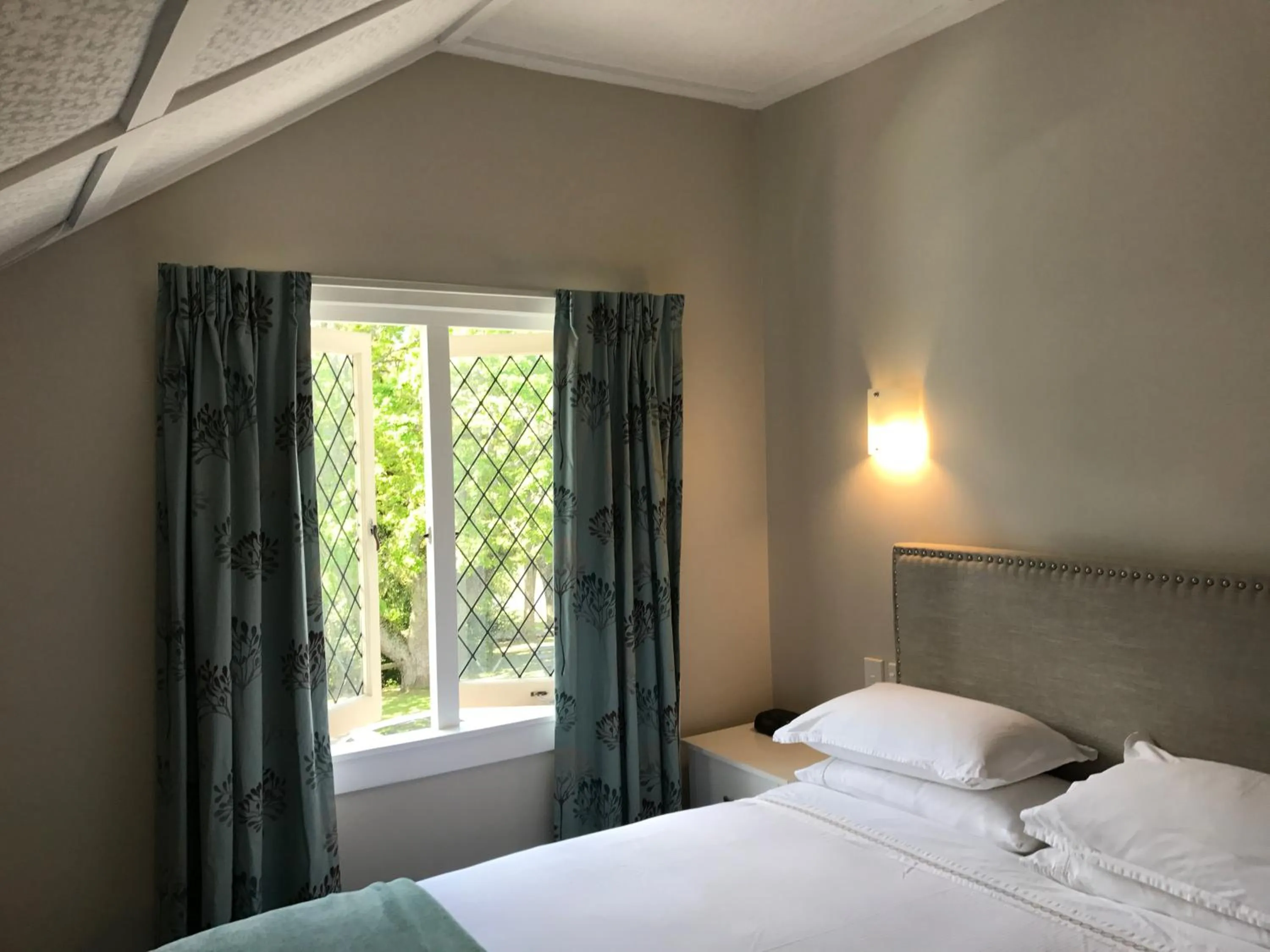 Day, Bed in Bridgehouse Lodge