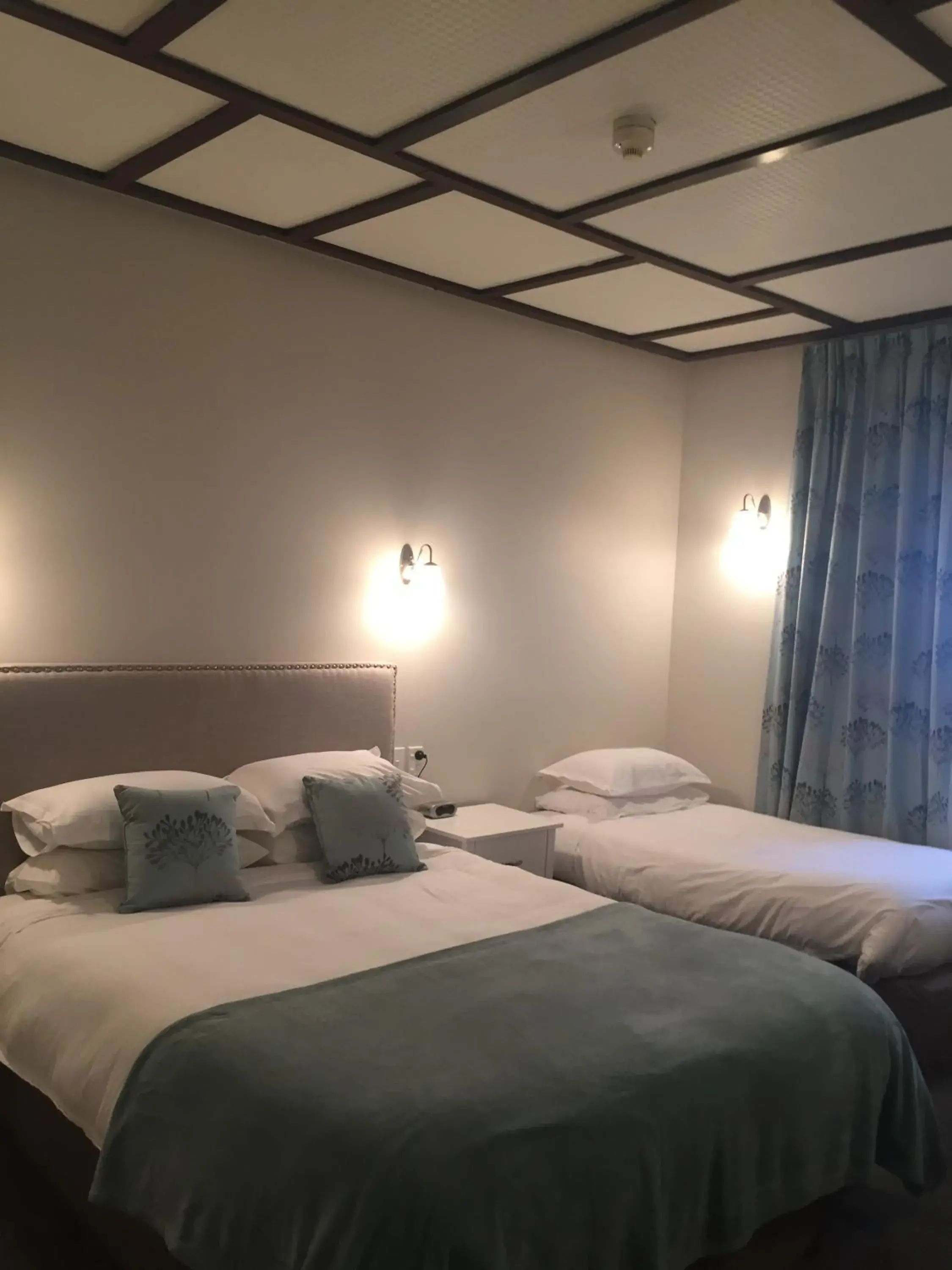 Queen Room in Bridgehouse Lodge Queen Room in Bridgehouse Lodge