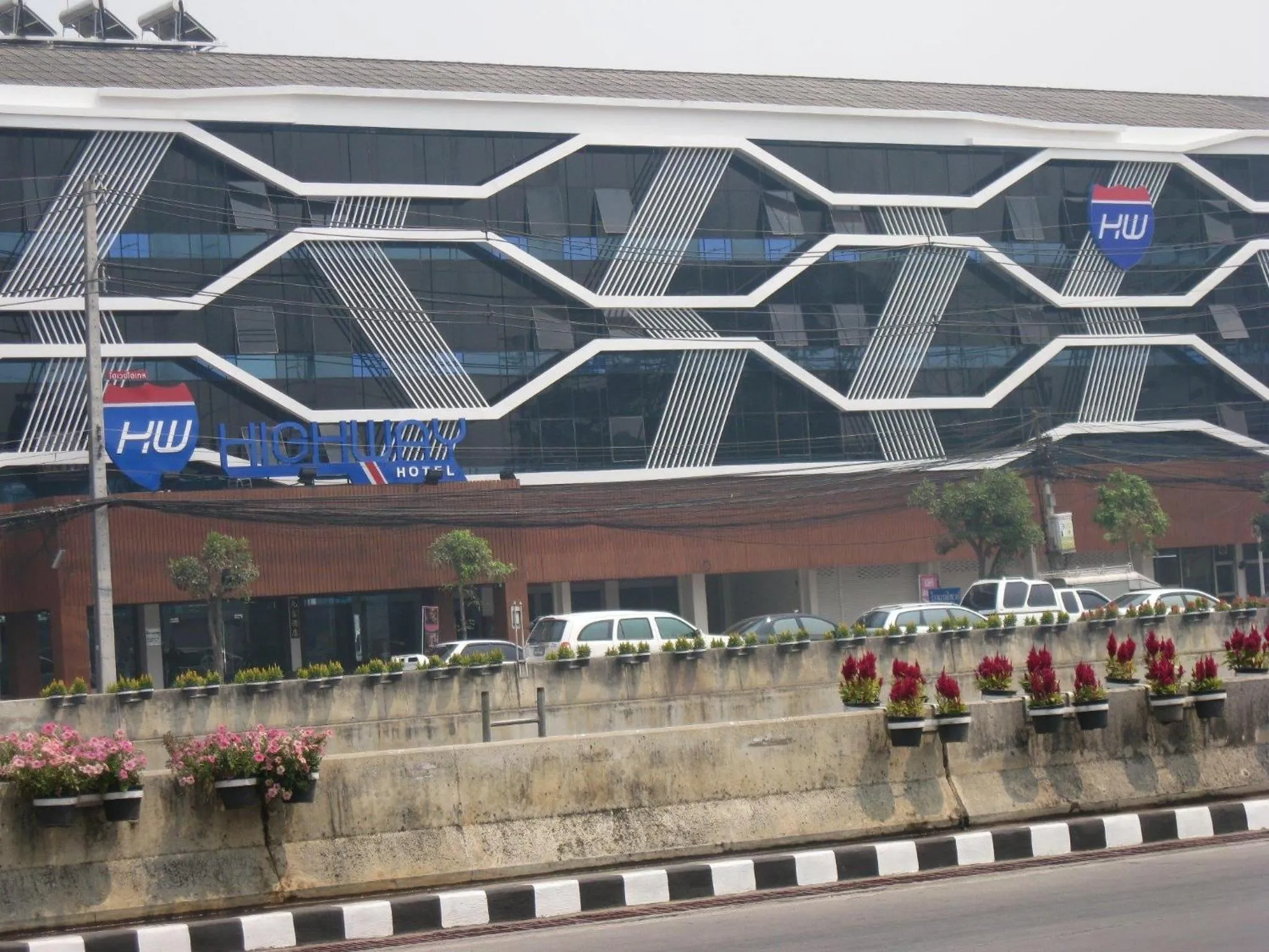 Facade/entrance in Highway Hotel