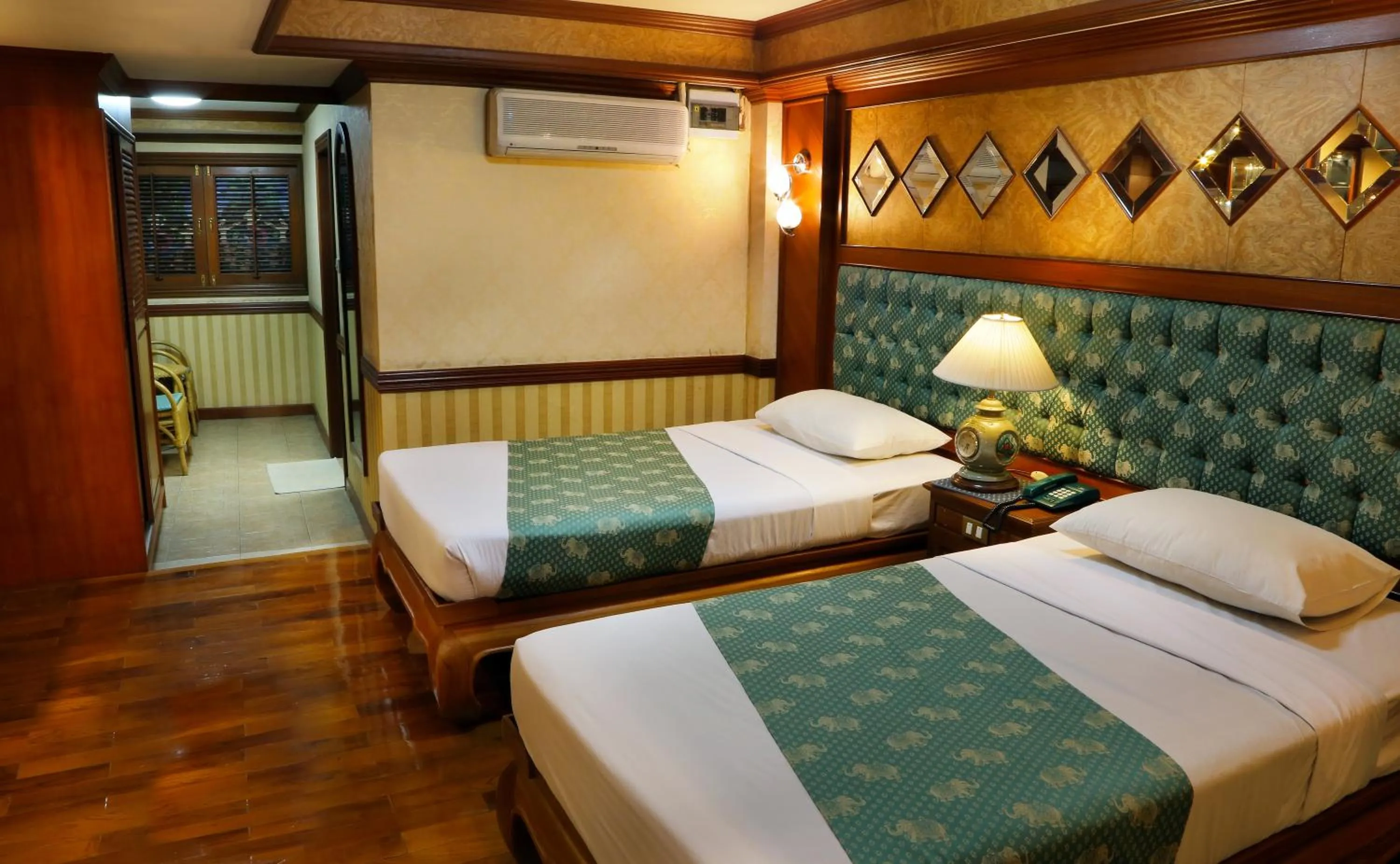 Bathroom, Bed in Highway Hotel