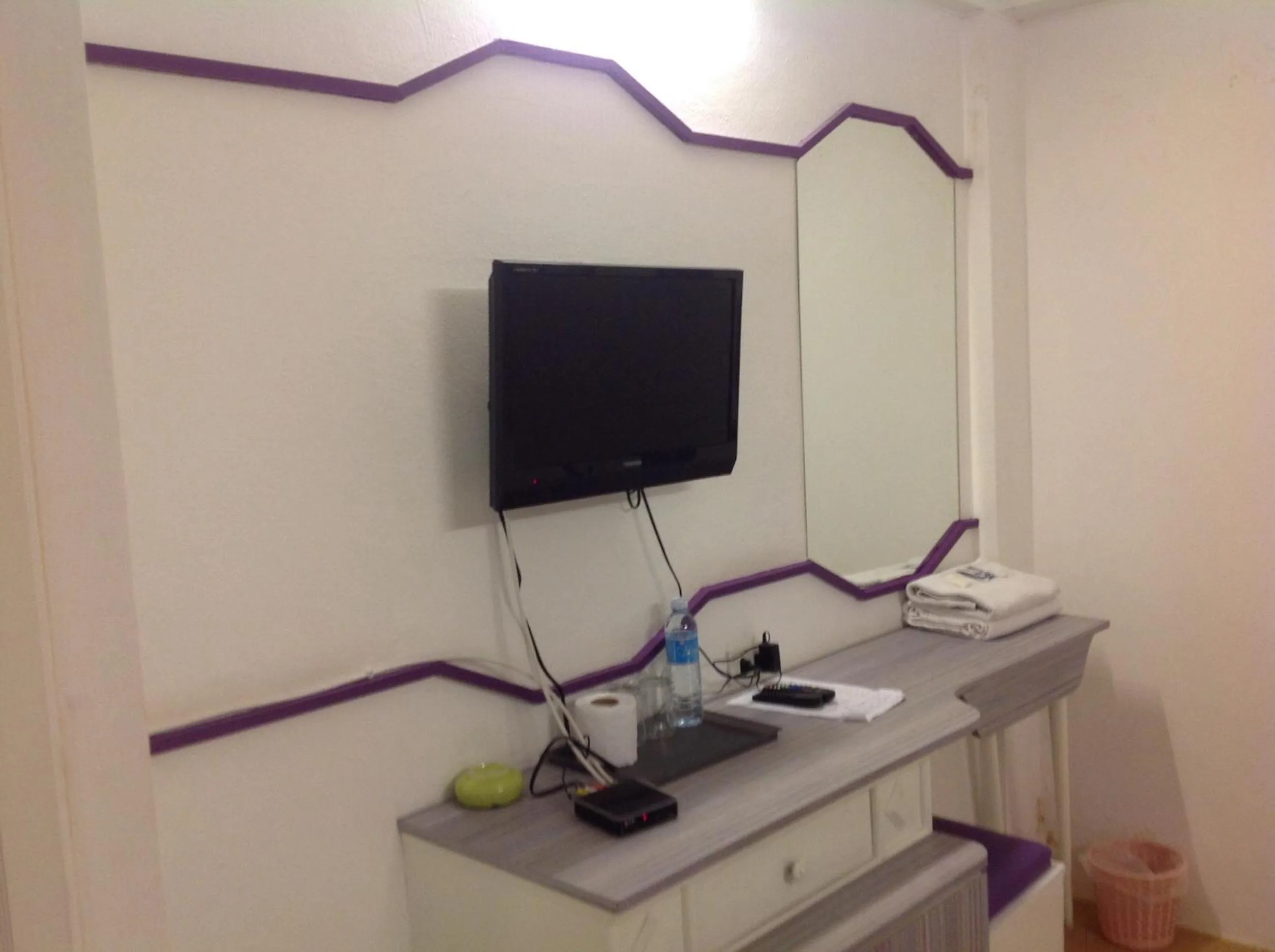 Photo of the whole room in Highway Hotel