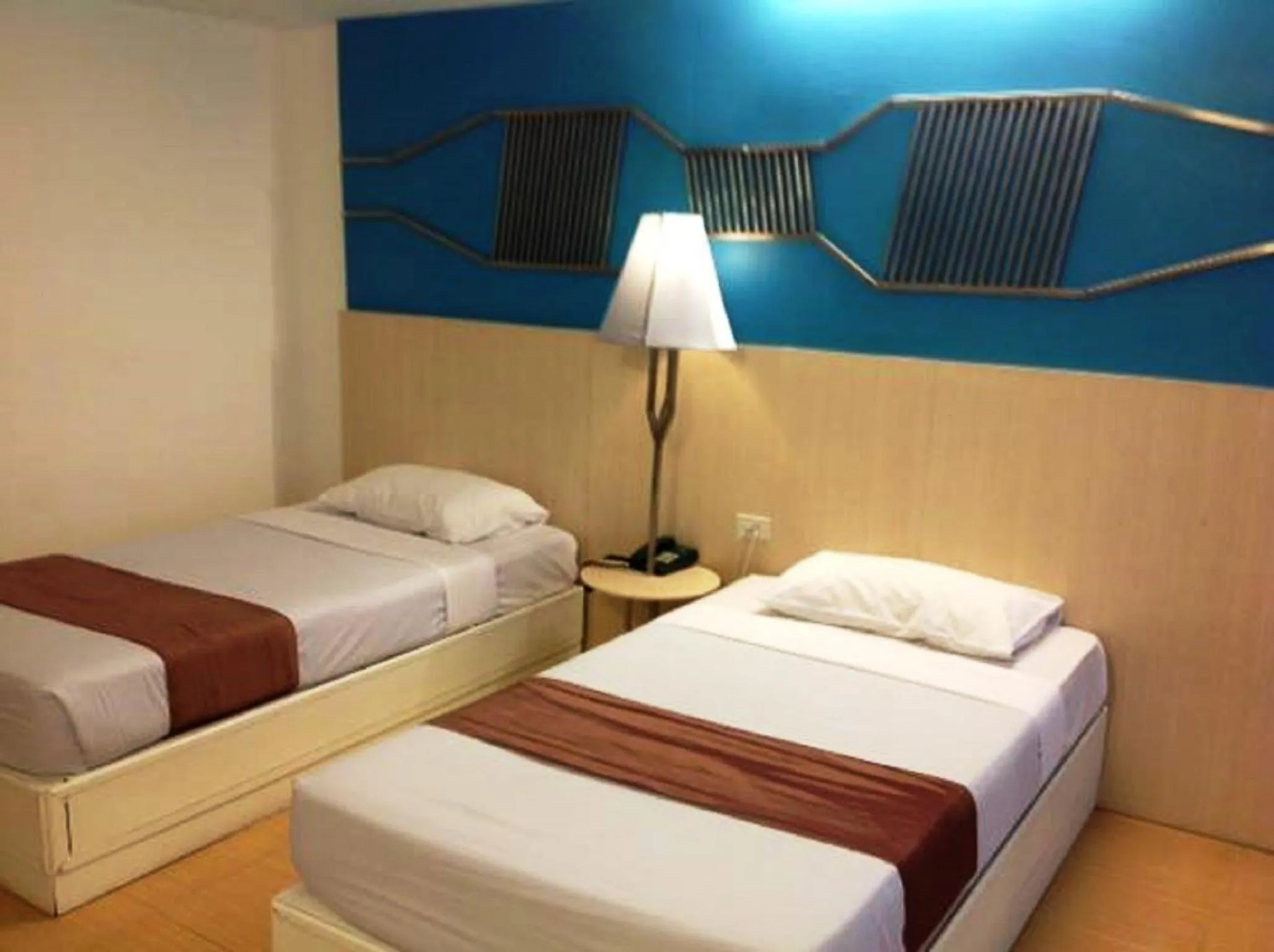 Photo of the whole room, Bed in Highway Hotel