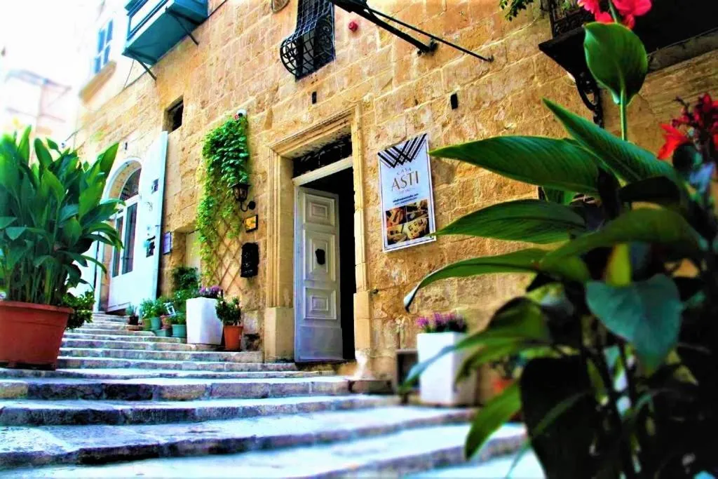 Facade/entrance in Casa Asti