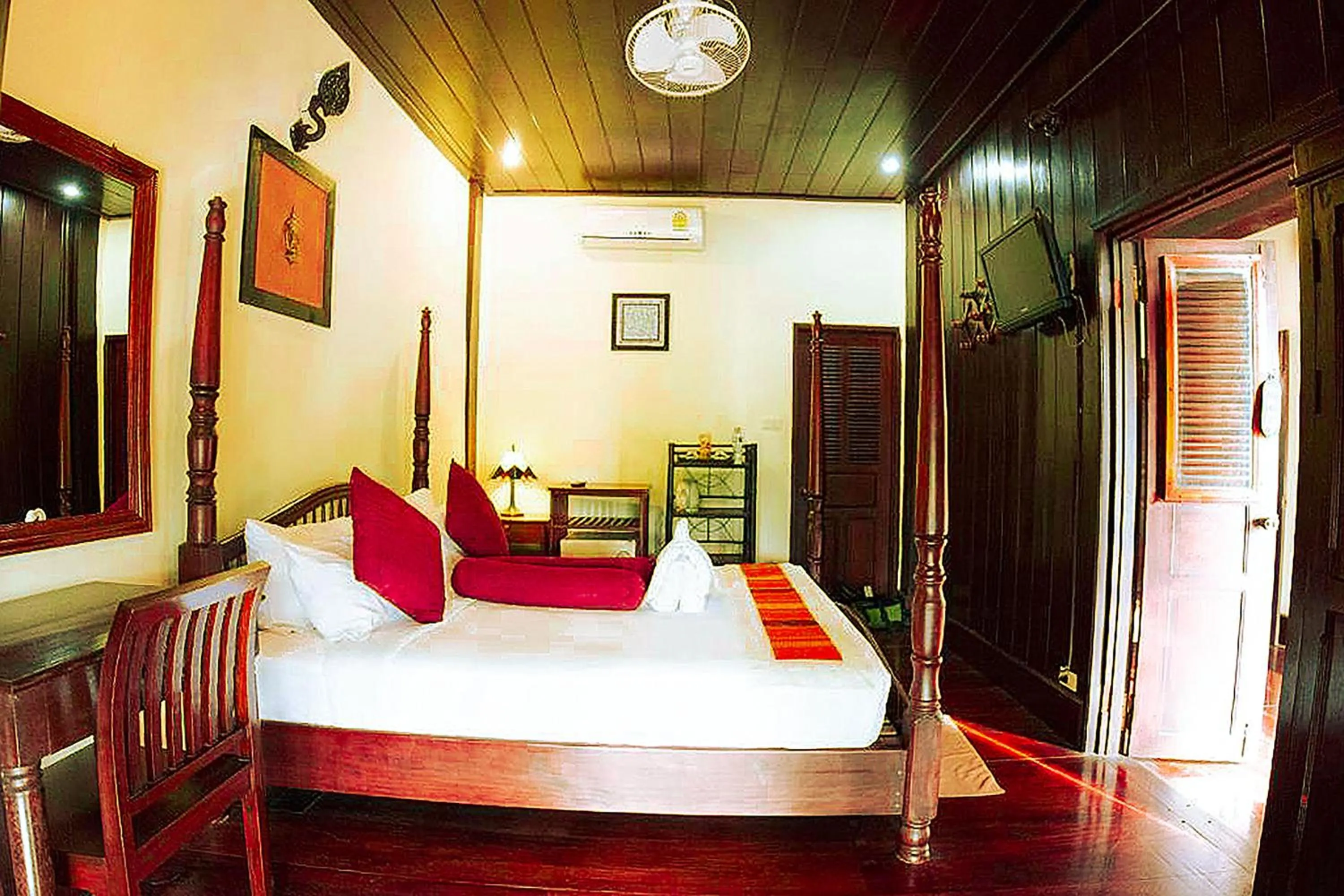 Bedroom, Bed in Ban Lakkham River View