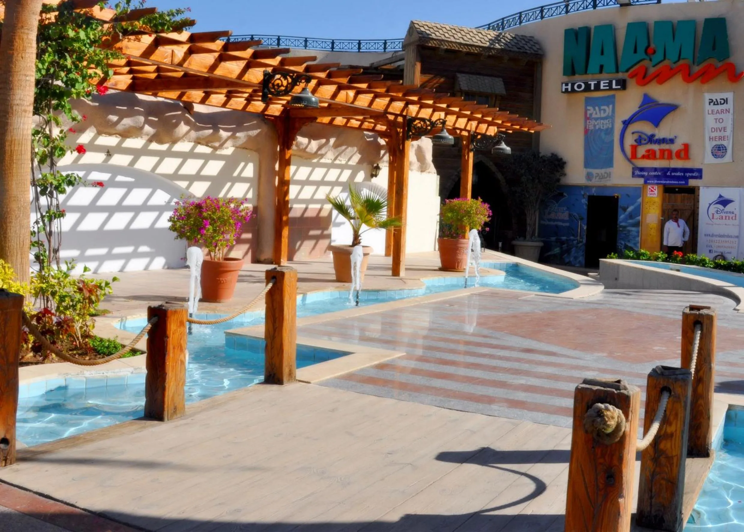 Area and facilities in Naama Inn Hotel